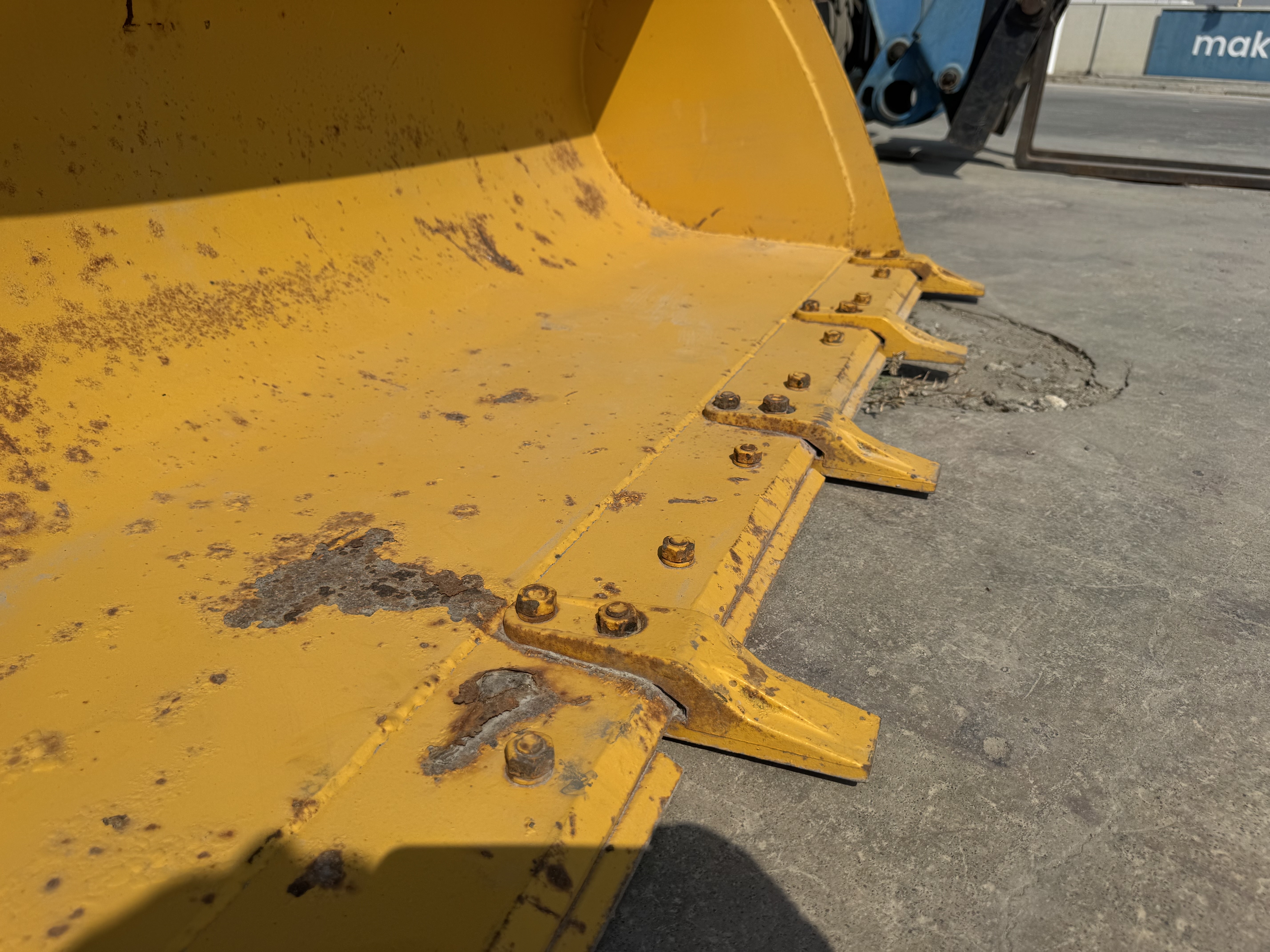 WHL-020-Shanding-ZL26-Wheel-loaders-inspection-Attachments-Loader-bucket-cutting-edge/teeth-1