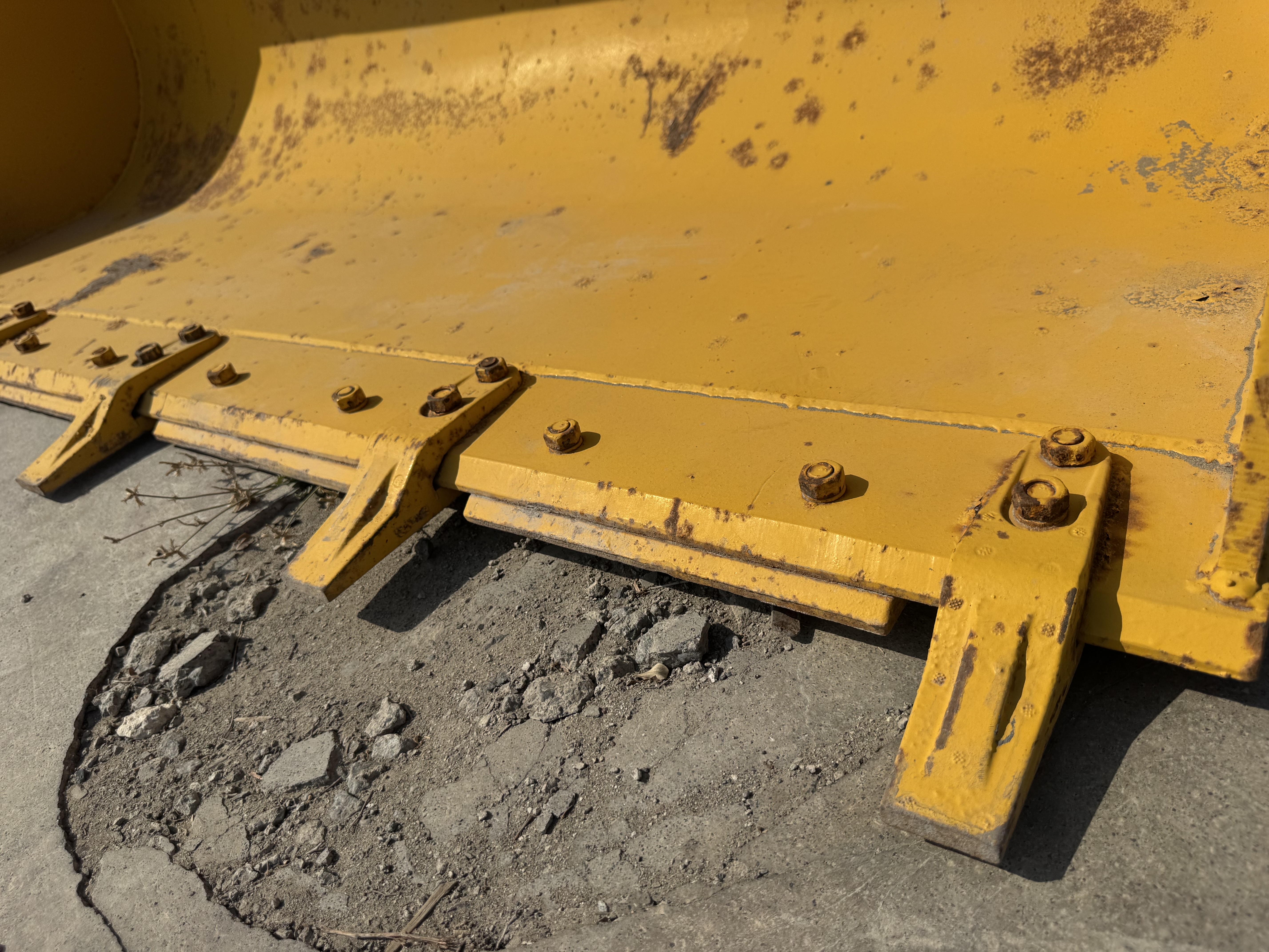 WHL-020-Shanding-ZL26-Wheel-loaders-inspection-Attachments-Loader-bucket-cutting-edge/teeth-1