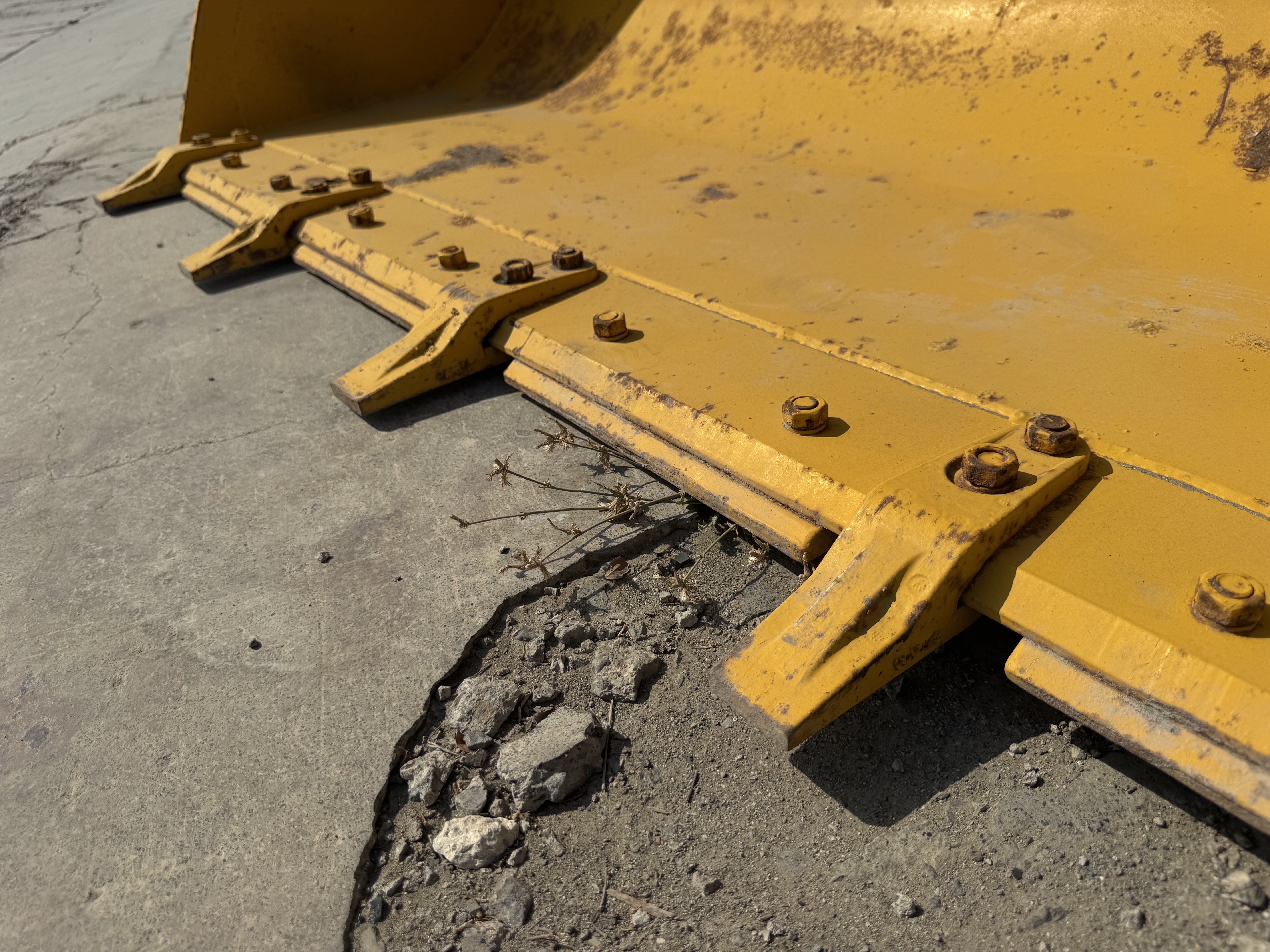 WHL-020-Shanding-ZL26-Wheel-loaders-inspection-Attachments-Loader-bucket-cutting-edge/teeth-1