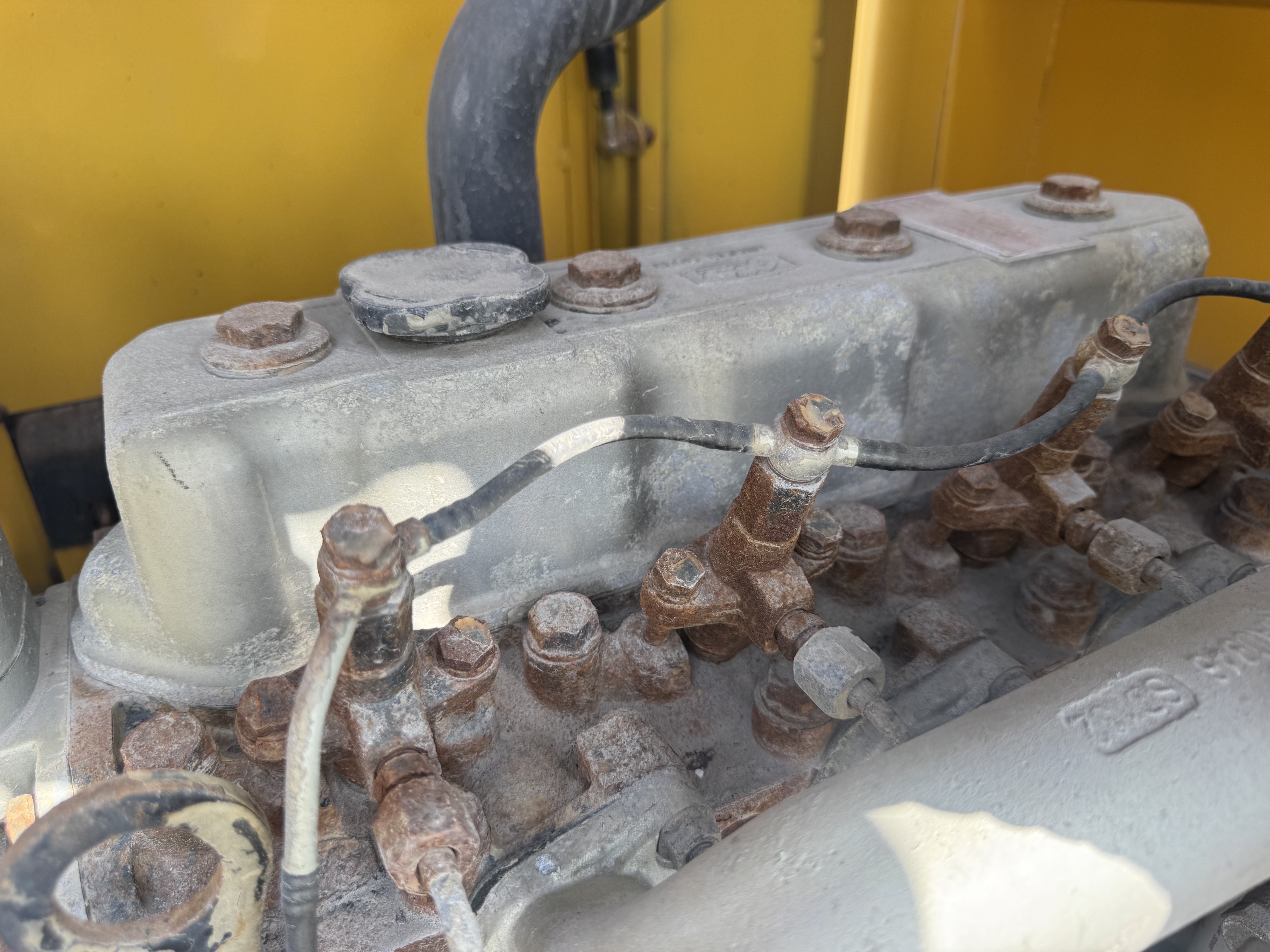 WHL-020-Shanding-ZL26-Wheel-loaders-inspection-Engine-Engine-oil-leaks-1