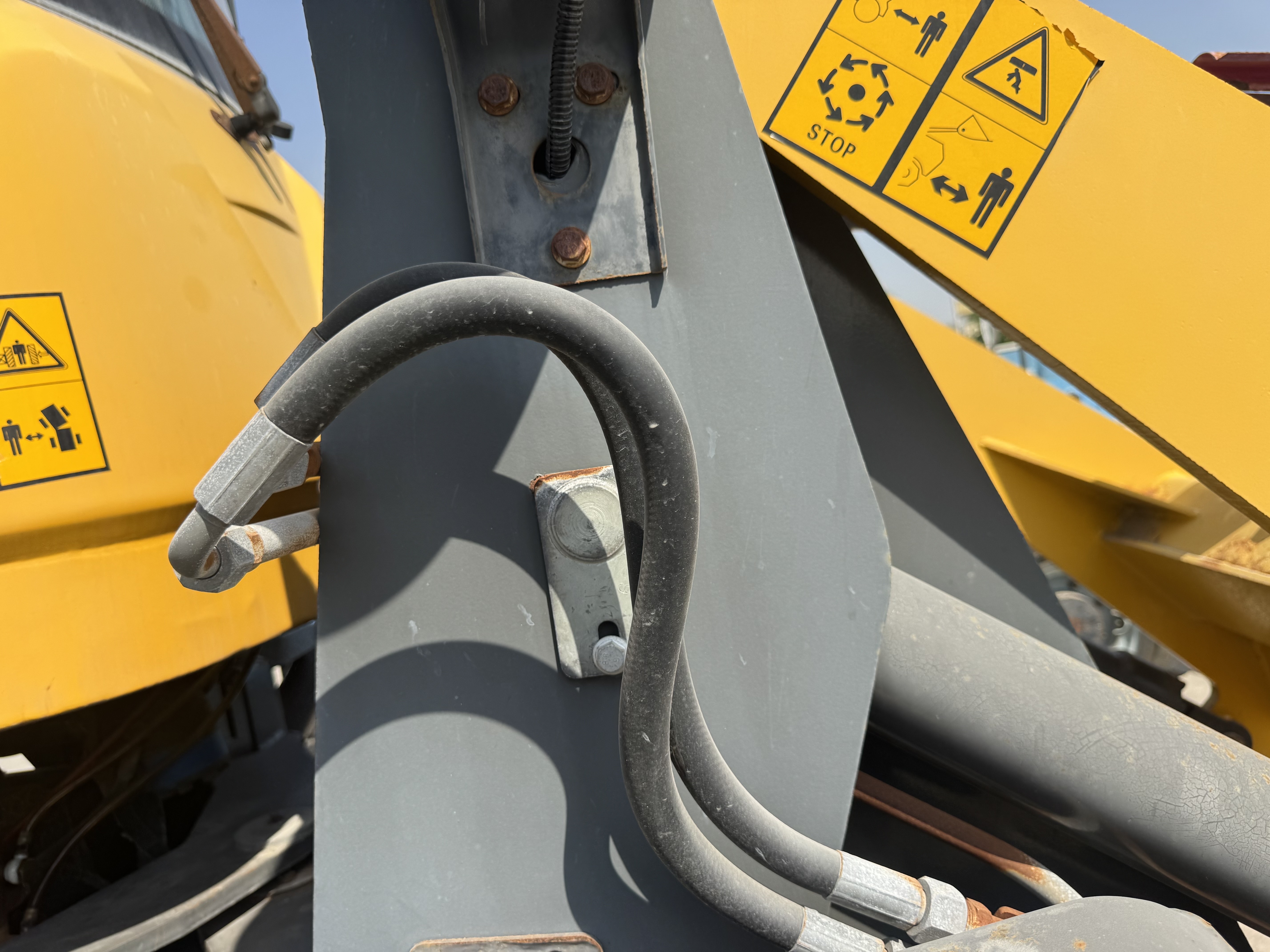 WHL-020-Shanding-ZL26-Wheel-loaders-inspection-Hydraulics-Hydraulic-hoses-and-lines-1