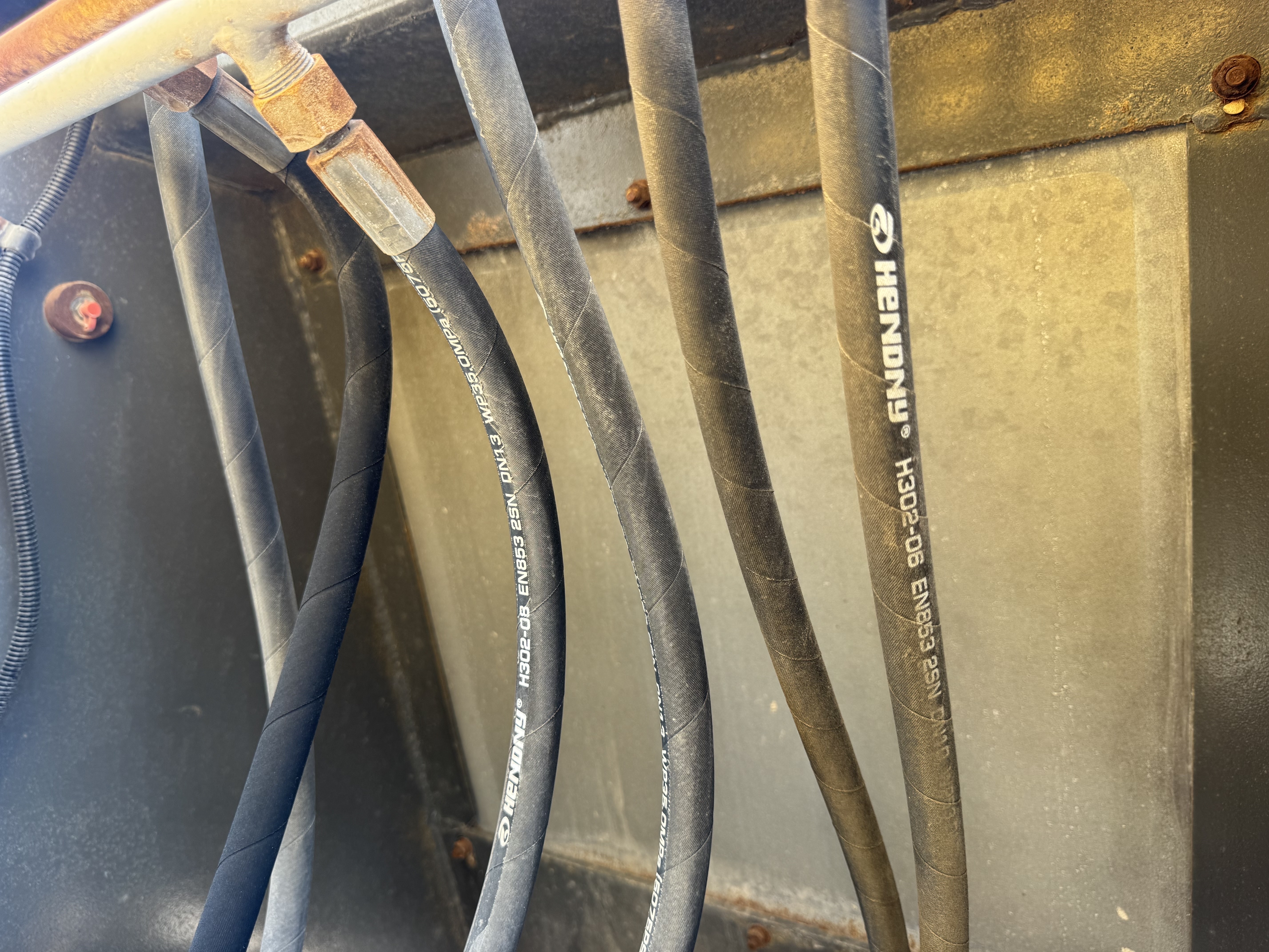 WHL-020-Shanding-ZL26-Wheel-loaders-inspection-Hydraulics-Hydraulic-hoses-and-lines-1