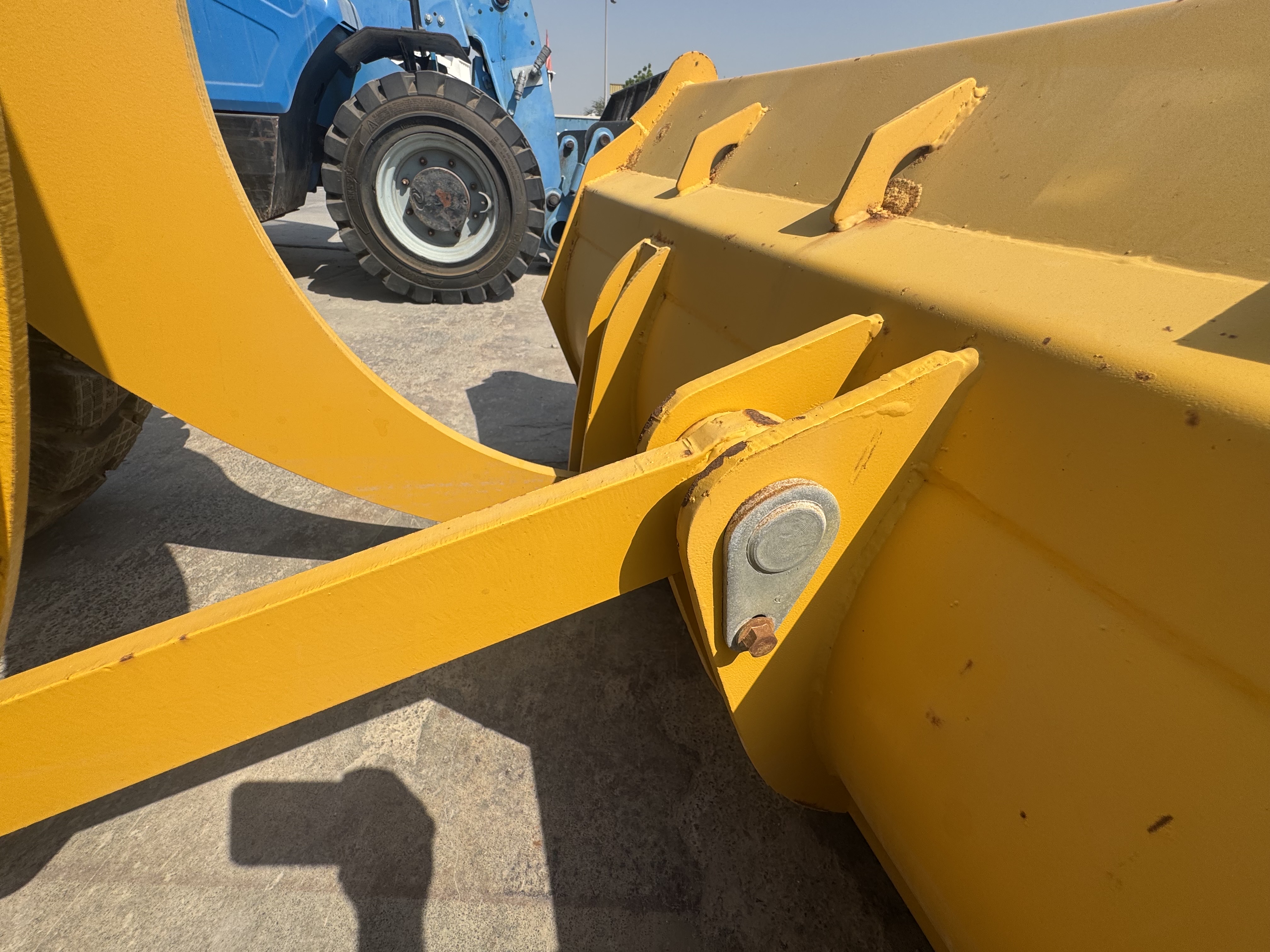 WHL-020-Shanding-ZL26-Wheel-loaders-inspection-Hydraulics-Pins-and-bushings-lift-arm-to-bucket-1