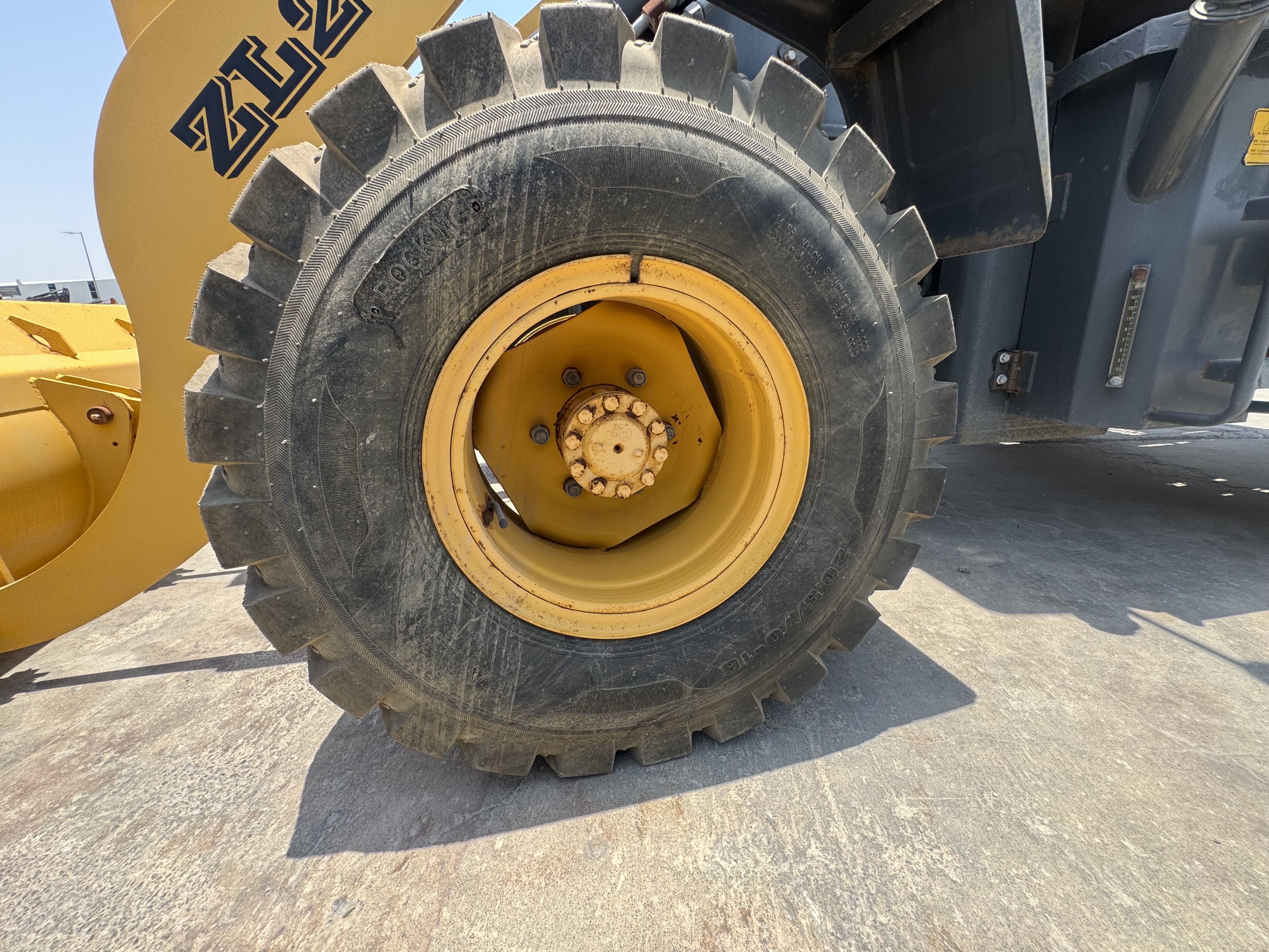WHL-020-Shanding-ZL26-Wheel-loaders-inspection-Chassis-Left-front-tire-/-wheel-hub---condition-1