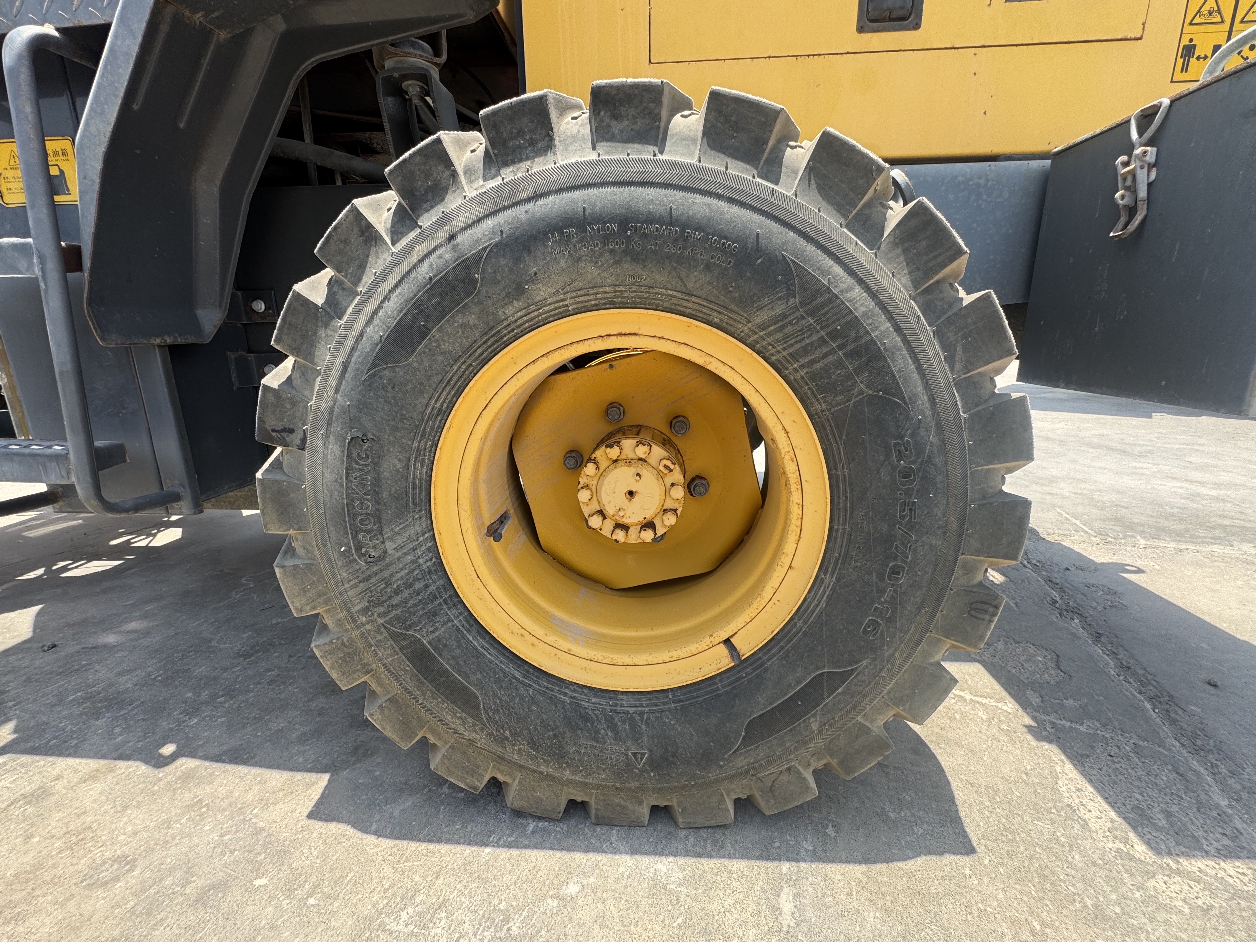 WHL-020-Shanding-ZL26-Wheel-loaders-inspection-Chassis-Left-rear-tire-/-wheel-hub---condition-1