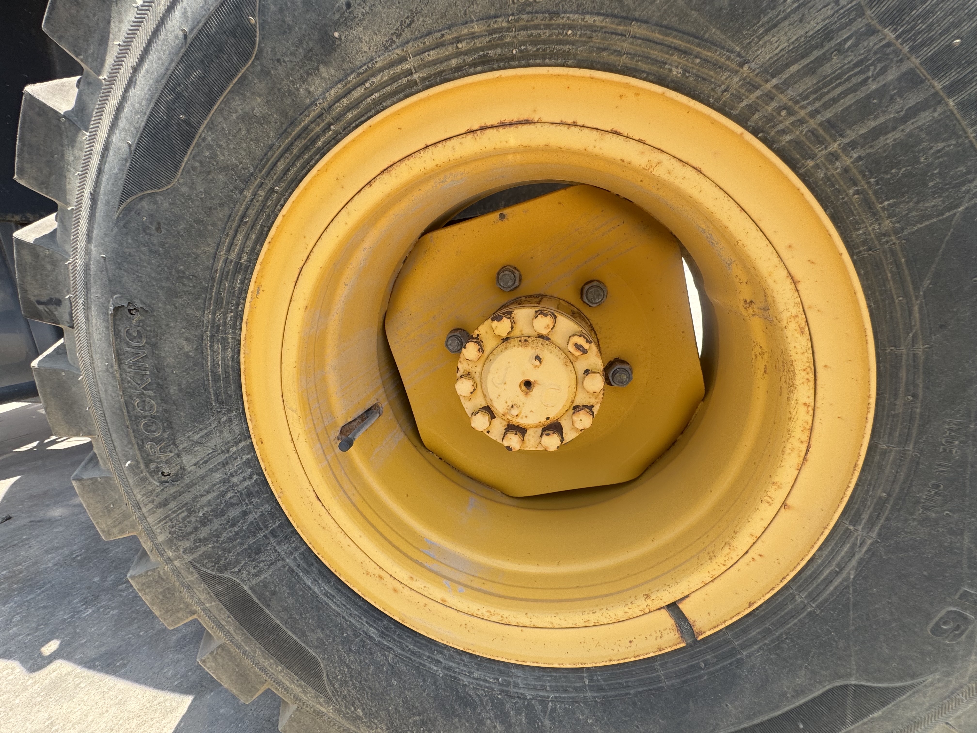 WHL-020-Shanding-ZL26-Wheel-loaders-inspection-Chassis-Left-rear-tire-/-wheel-hub---condition-1