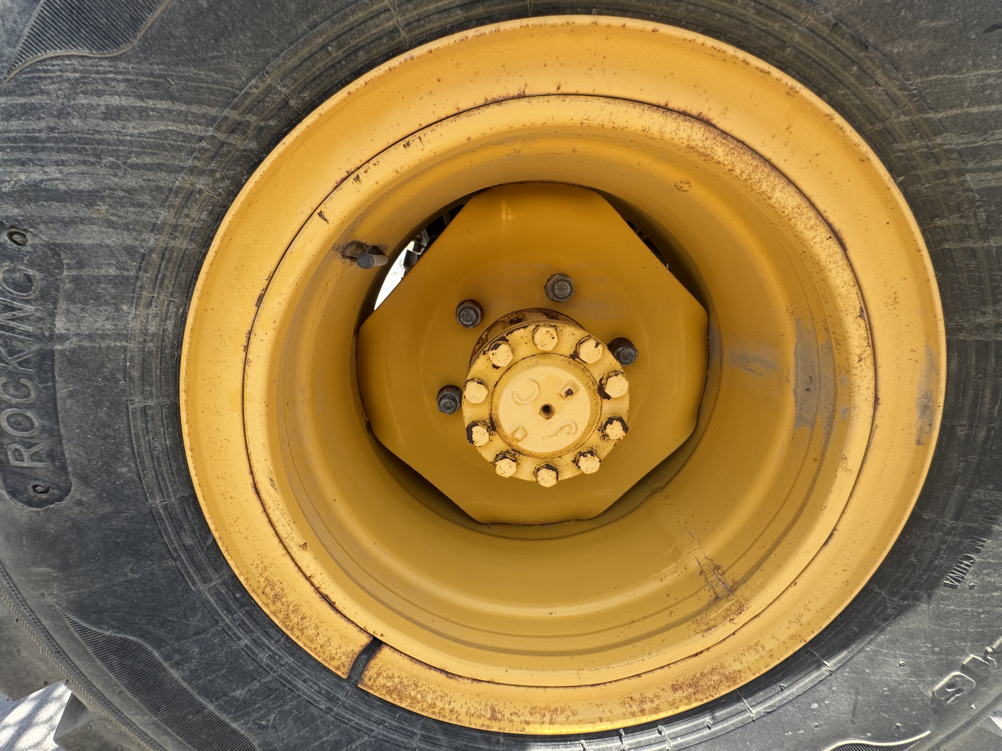 WHL-020-Shanding-ZL26-Wheel-loaders-inspection-Chassis-Right-rear-tire-/-wheel-hub---condition-1