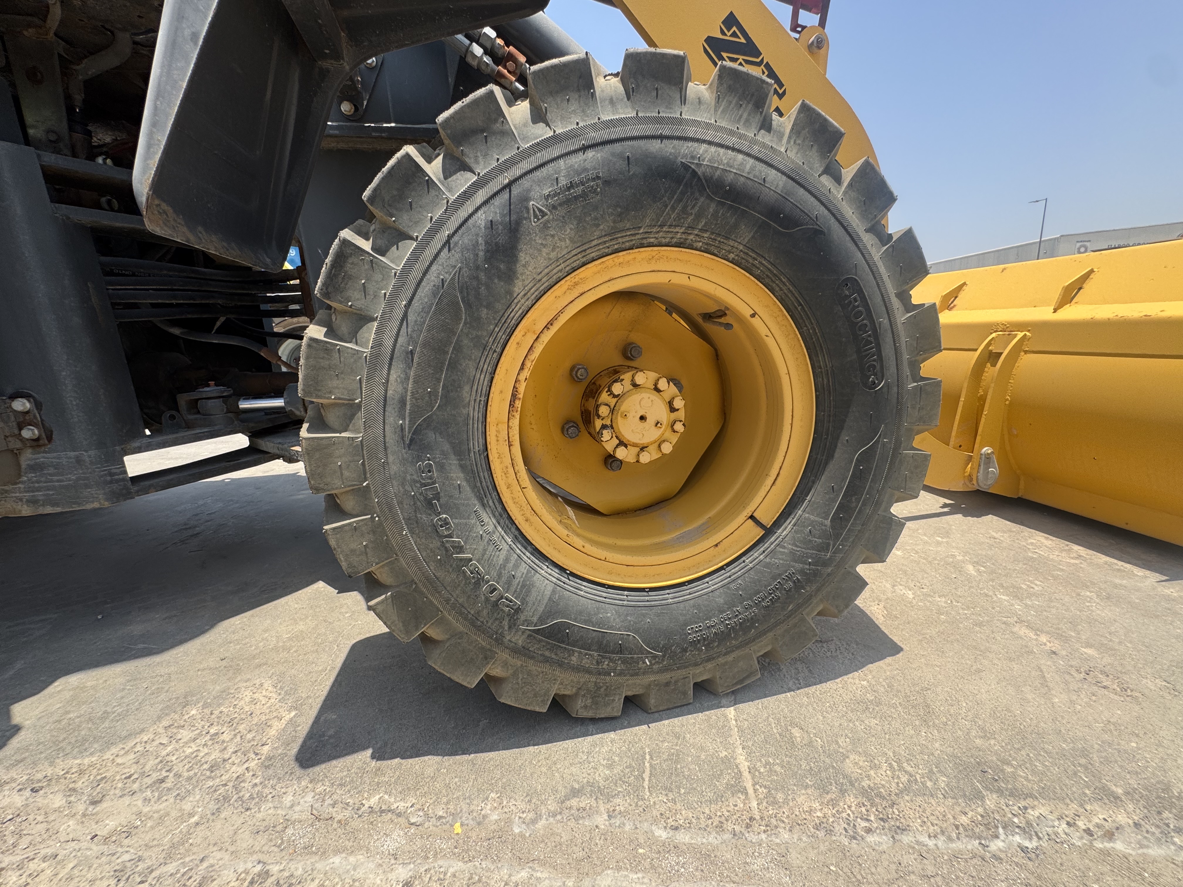 WHL-020-Shanding-ZL26-Wheel-loaders-inspection-Chassis-Right-front-tire-/-wheel-hub---condition-1
