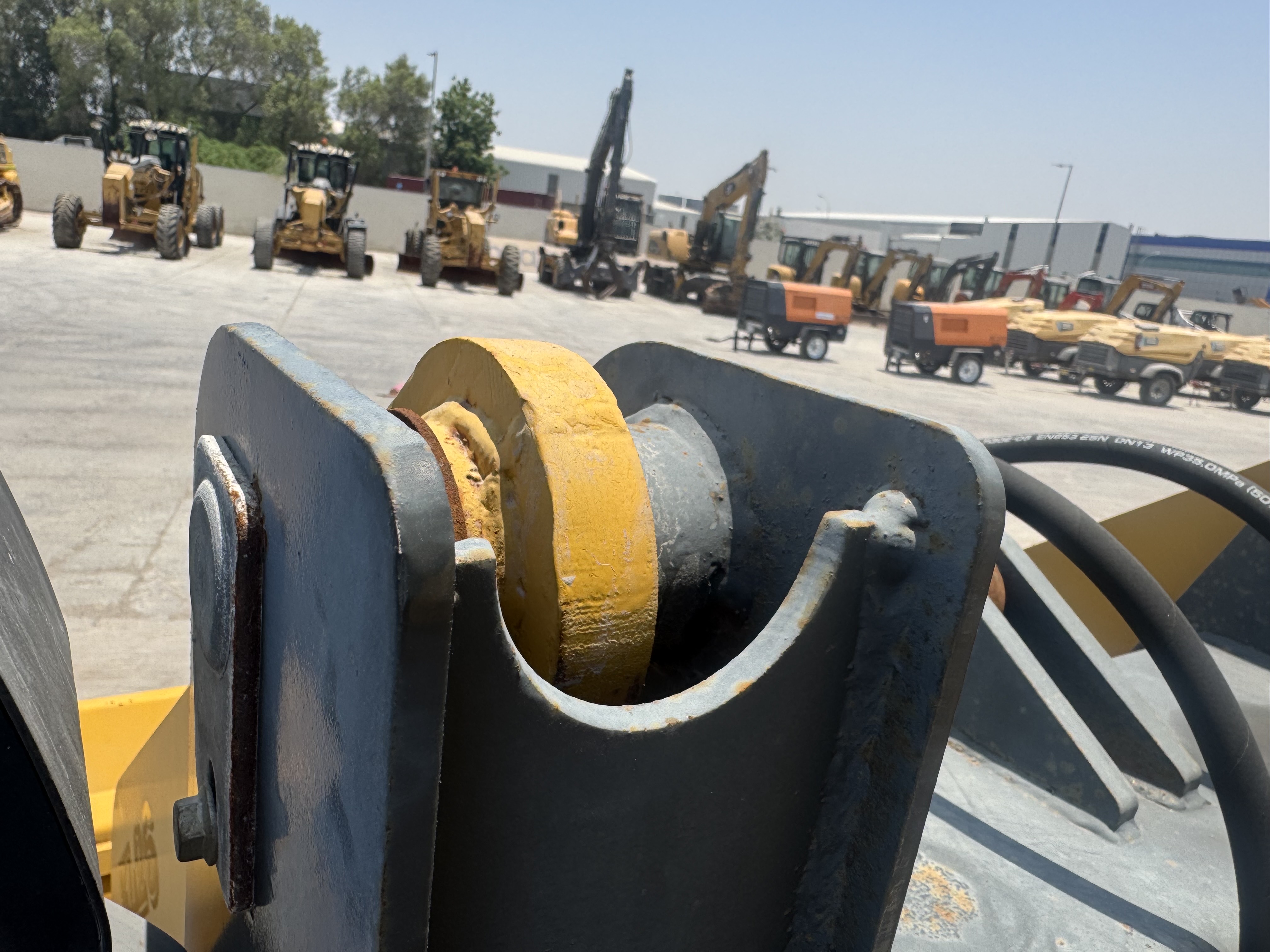 WHL-020-Shanding-ZL26-Wheel-loaders-inspection-Chassis-Lift-arm-base-pin-and-bushings-1