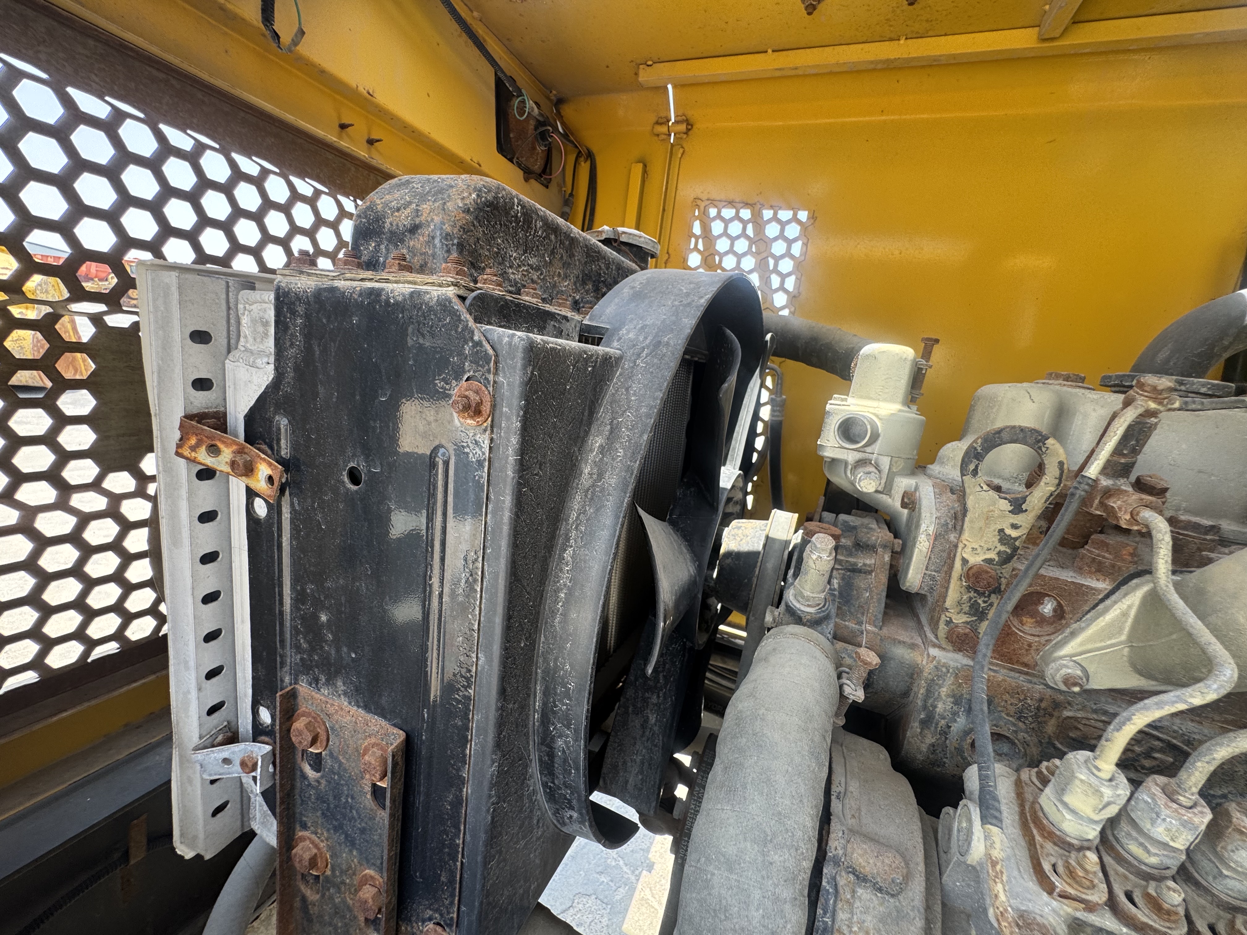 WHL-020-Shanding-ZL26-Wheel-loaders-inspection-Engine-Cooling-fan-and-fan-guard-1
