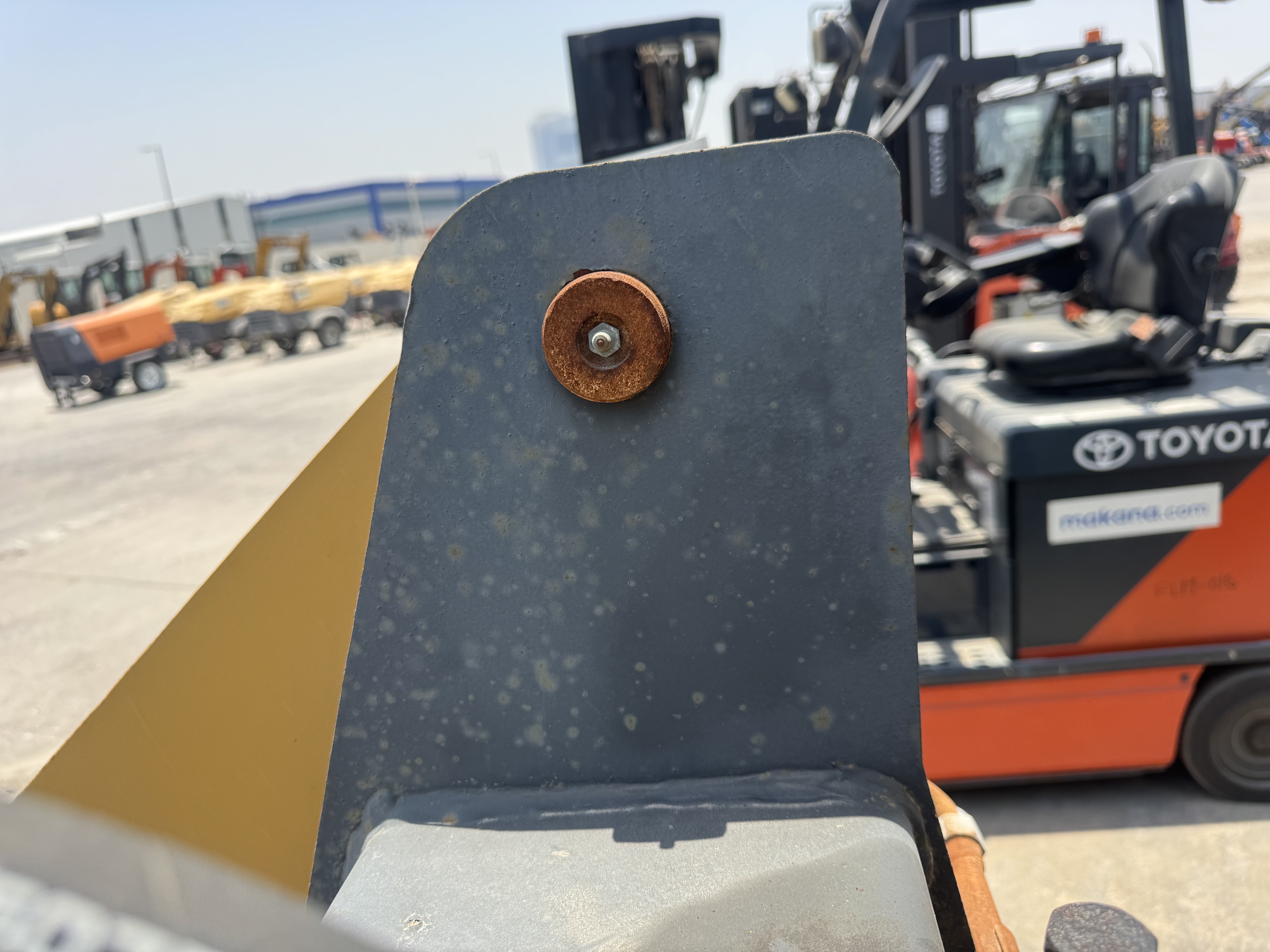 WHL-020-Shanding-ZL26-Wheel-loaders-inspection-Hydraulics-Boom-base-pin-and-bushings-1