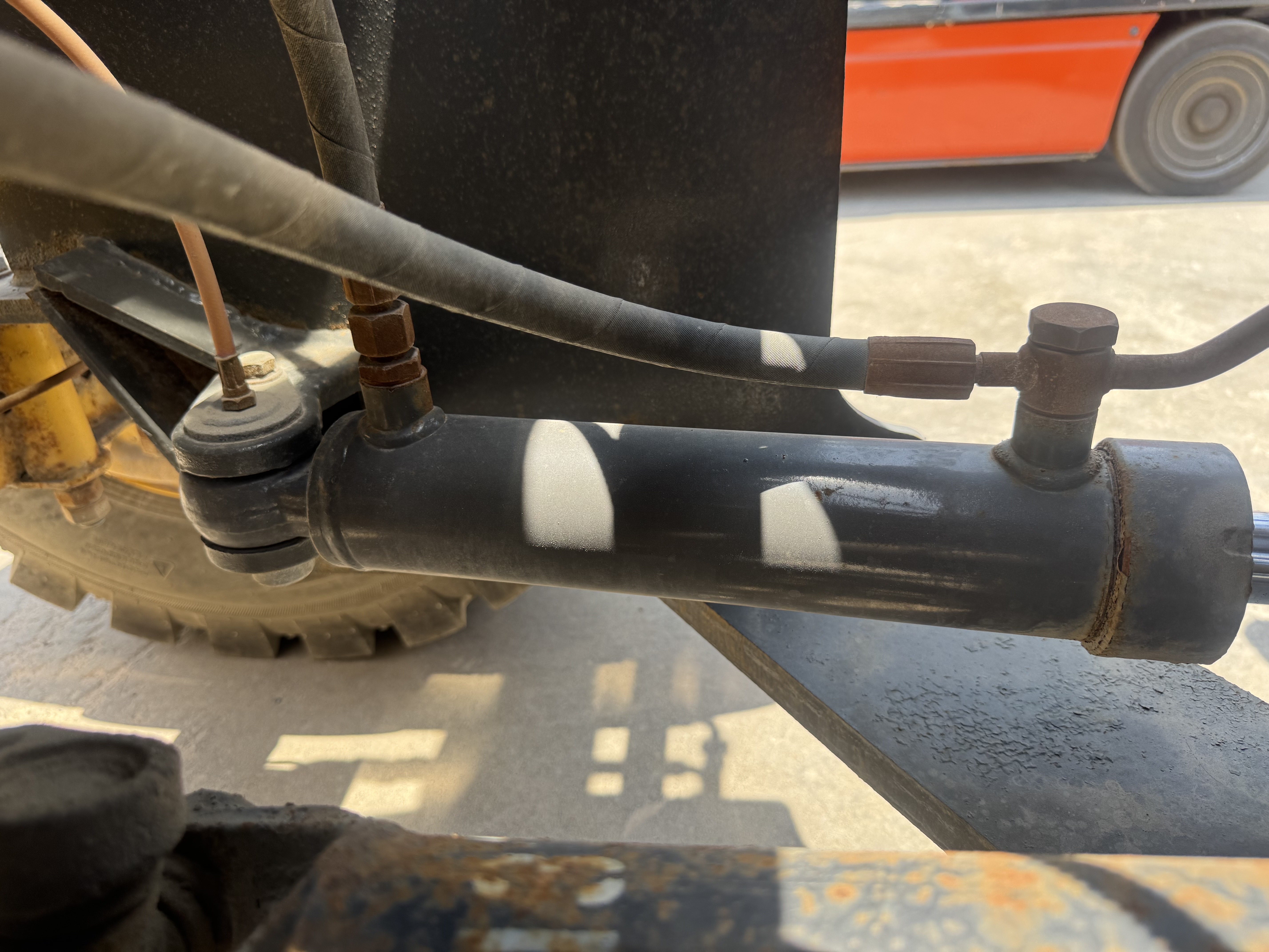 WHL-020-Shanding-ZL26-Wheel-loaders-inspection-Hydraulics-Steering-cylinders-1