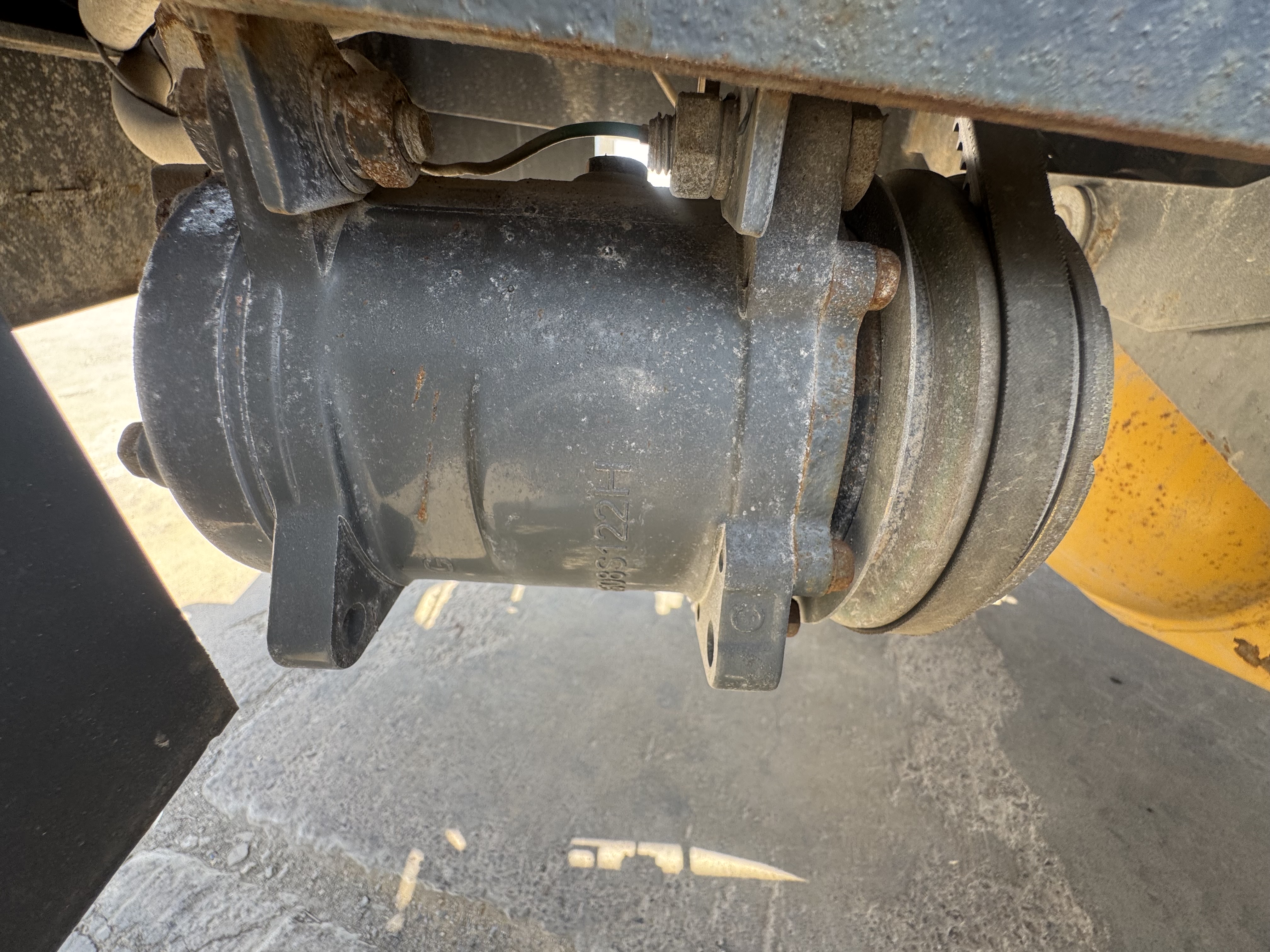 WHL-020-Shanding-ZL26-Wheel-loaders-inspection-Air-conditioning-A/C-compressor-1