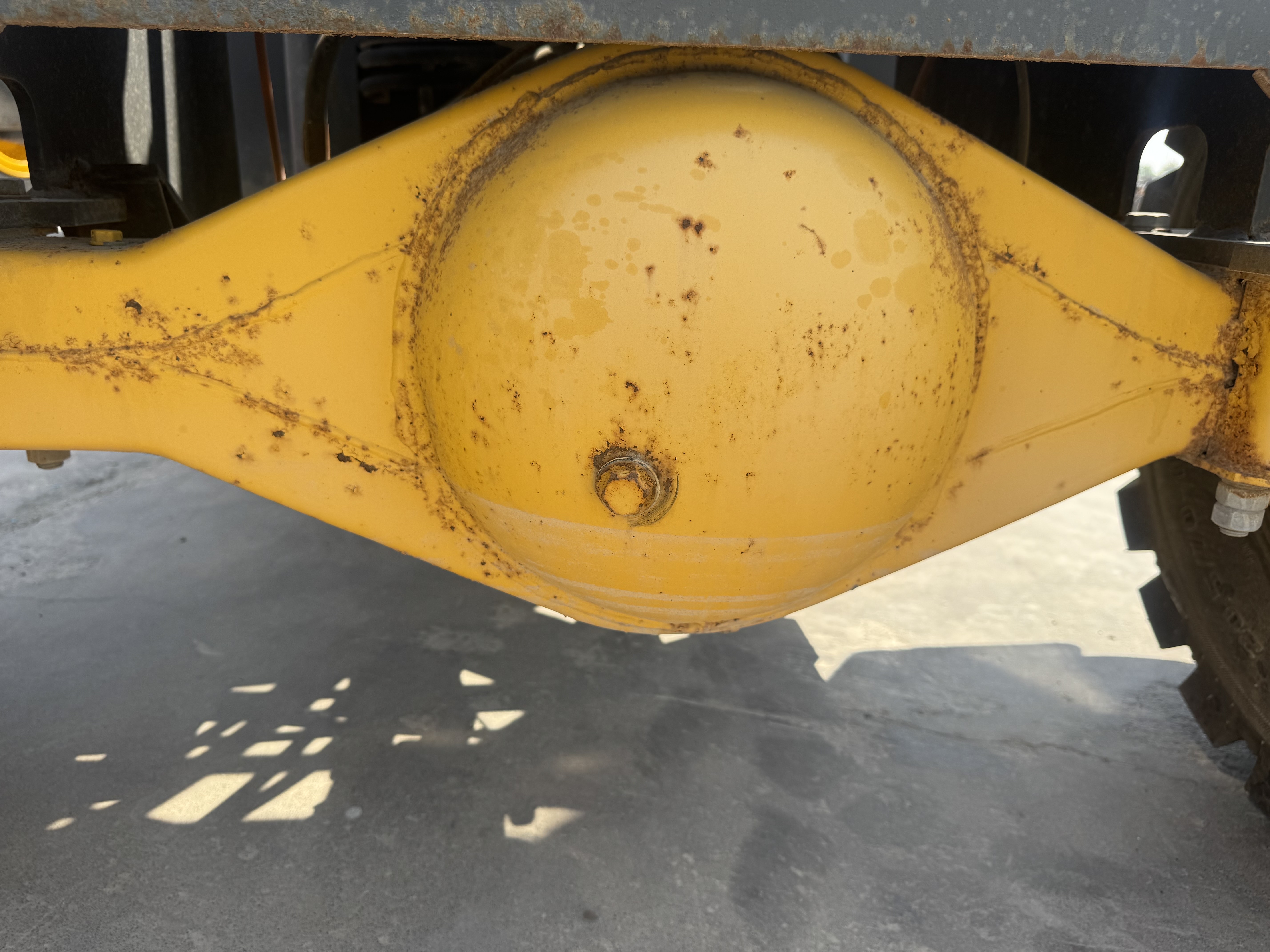 WHL-020-Shanding-ZL26-Wheel-loaders-inspection-Drive-system-Axle-housing-1