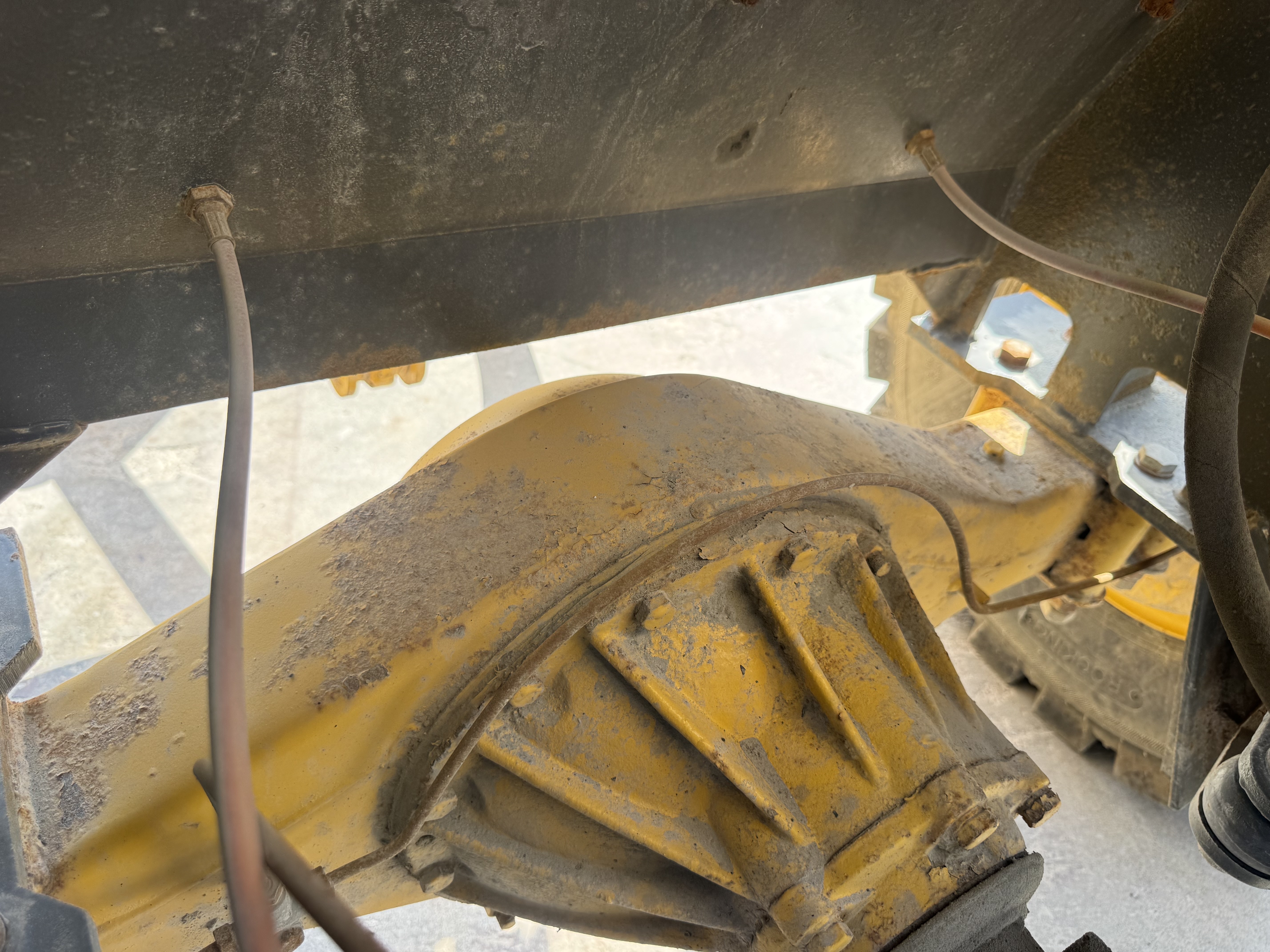 WHL-020-Shanding-ZL26-Wheel-loaders-inspection-Drive-system-Axle-housing-1