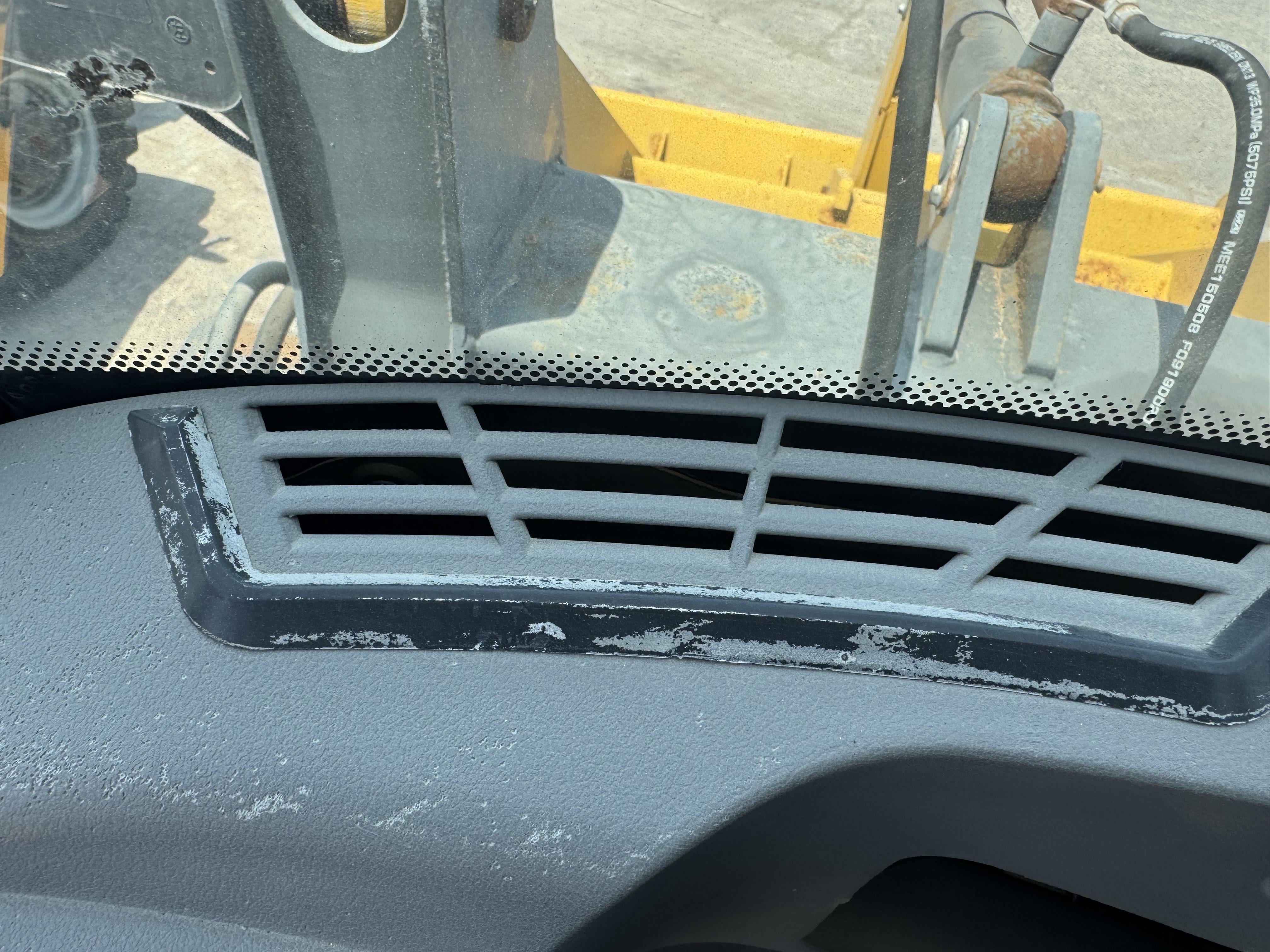 WHL-020-Shanding-ZL26-Wheel-loaders-inspection-Air-conditioning-Vents-and-air-flow-1