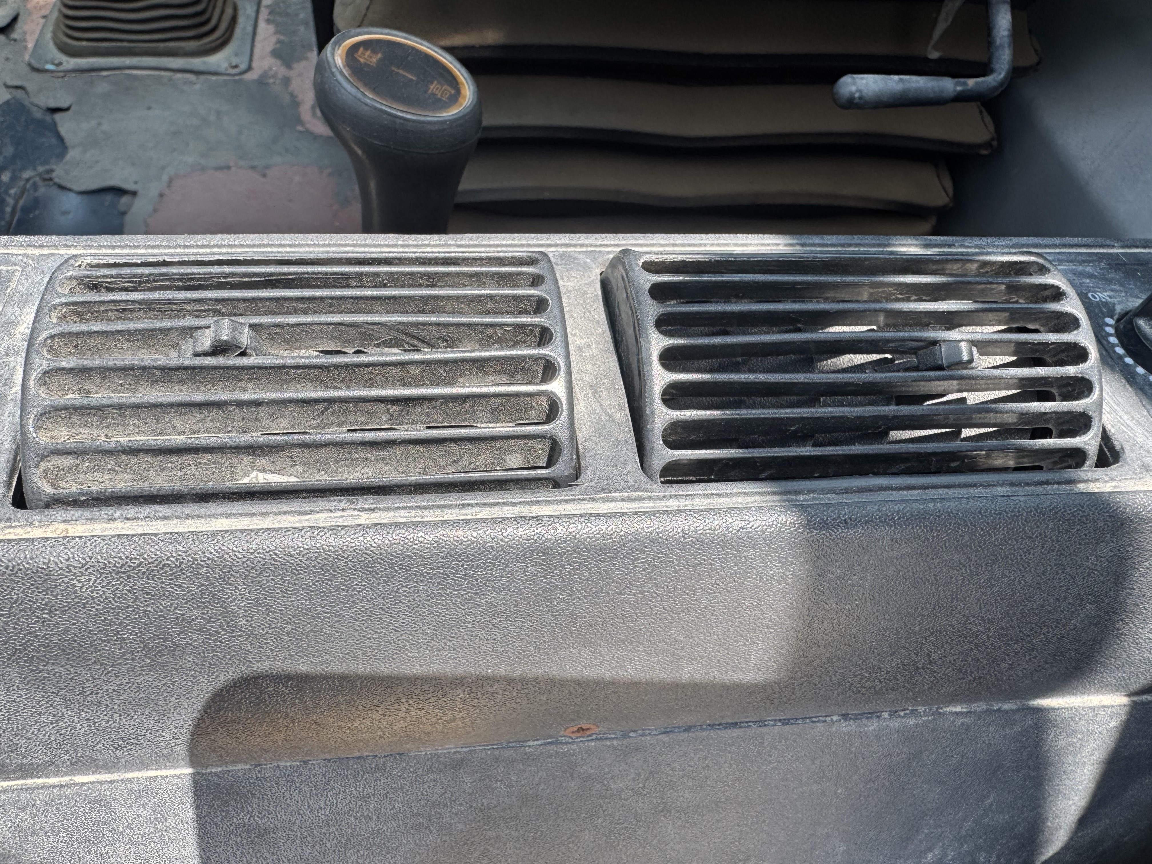 WHL-020-Shanding-ZL26-Wheel-loaders-inspection-Air-conditioning-Vents-and-air-flow-1
