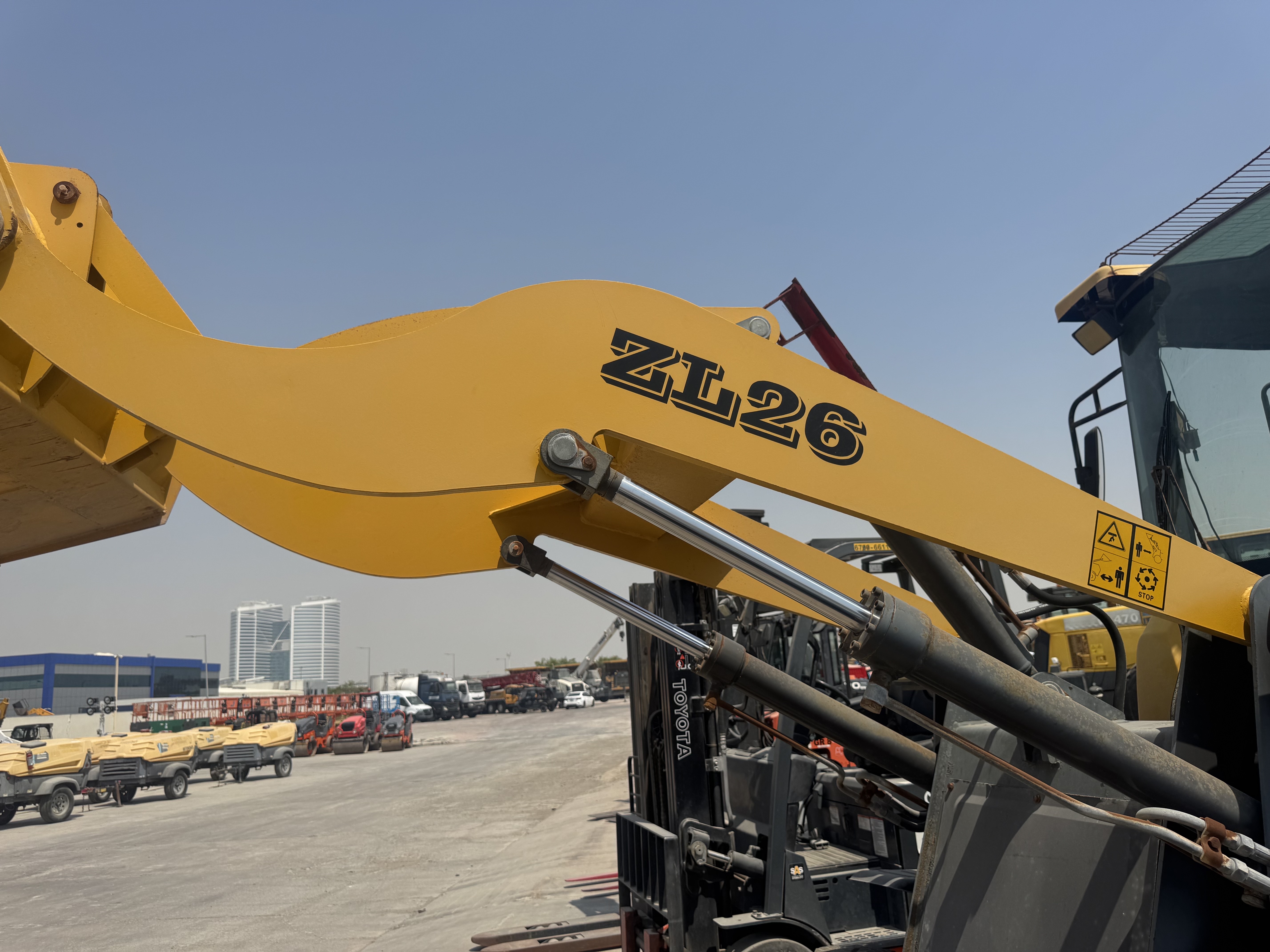WHL-020-Shanding-ZL26-Wheel-loaders-inspection-Hydraulics-Boom-lift-cylinder-1