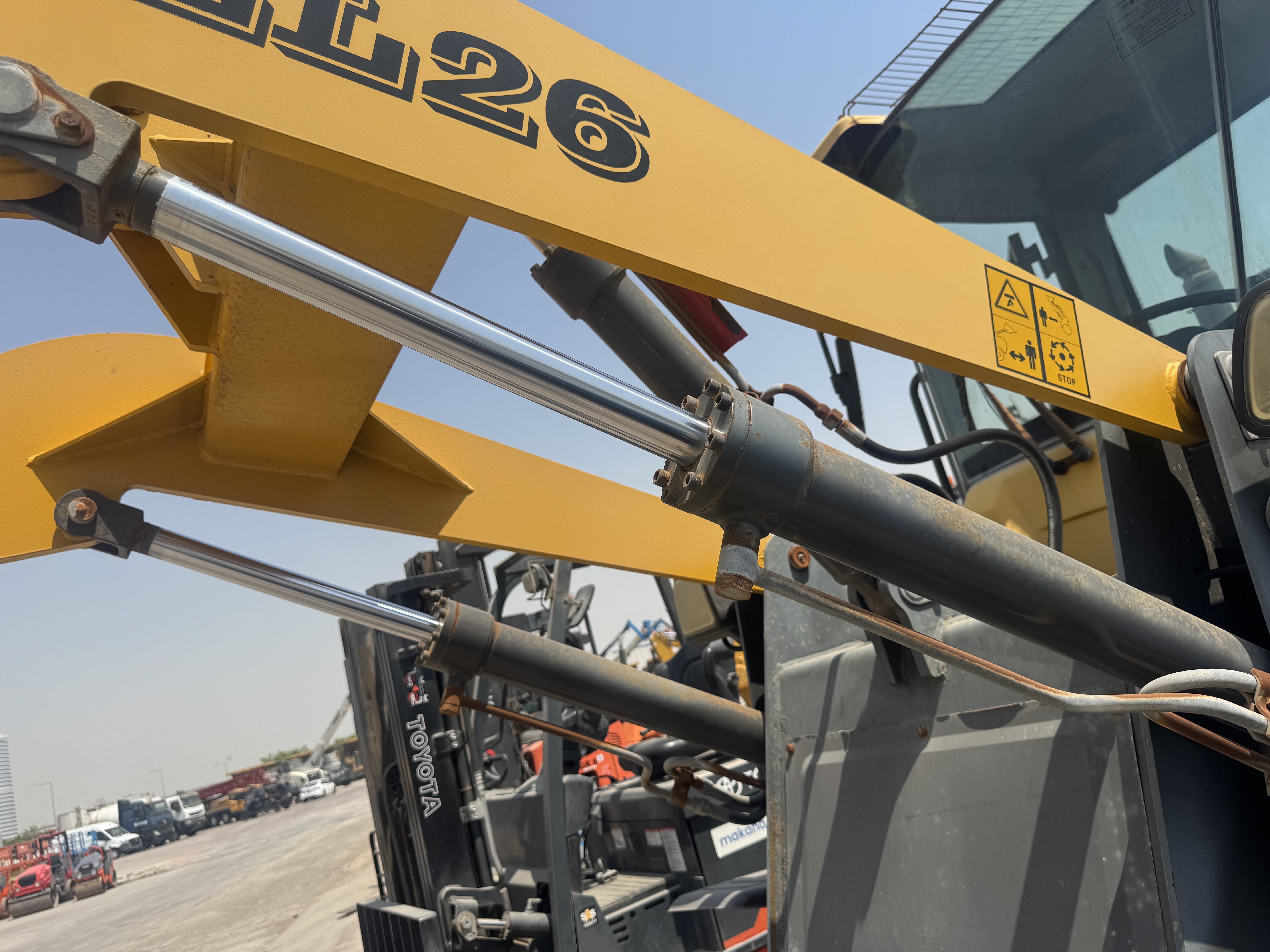 WHL-020-Shanding-ZL26-Wheel-loaders-inspection-Hydraulics-Boom-lift-cylinder-1