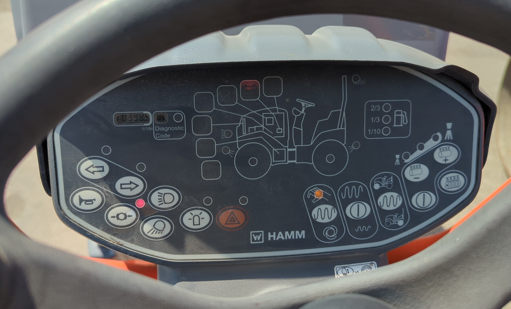SRC-018-Hamm-HD-8-VV-Tandem-rollers-inspection-Cabin-Electronic-instrument-board-1