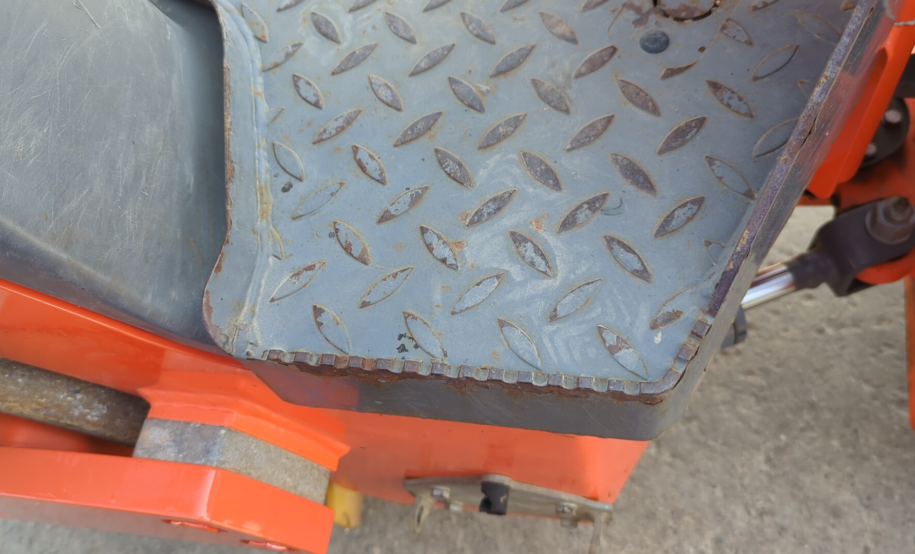 SRC-018-Hamm-HD-8-VV-Tandem-rollers-inspection-Structure-Steps/ladders-1