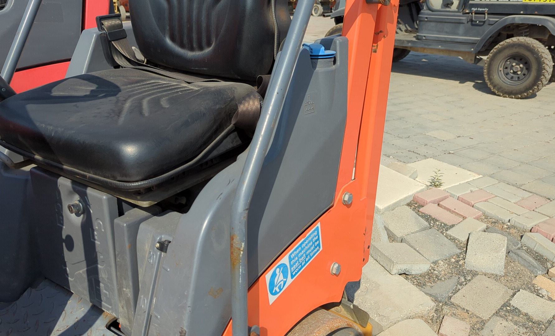 SRC-018-Hamm-HD-8-VV-Tandem-rollers-inspection-Structure-Handrails-1