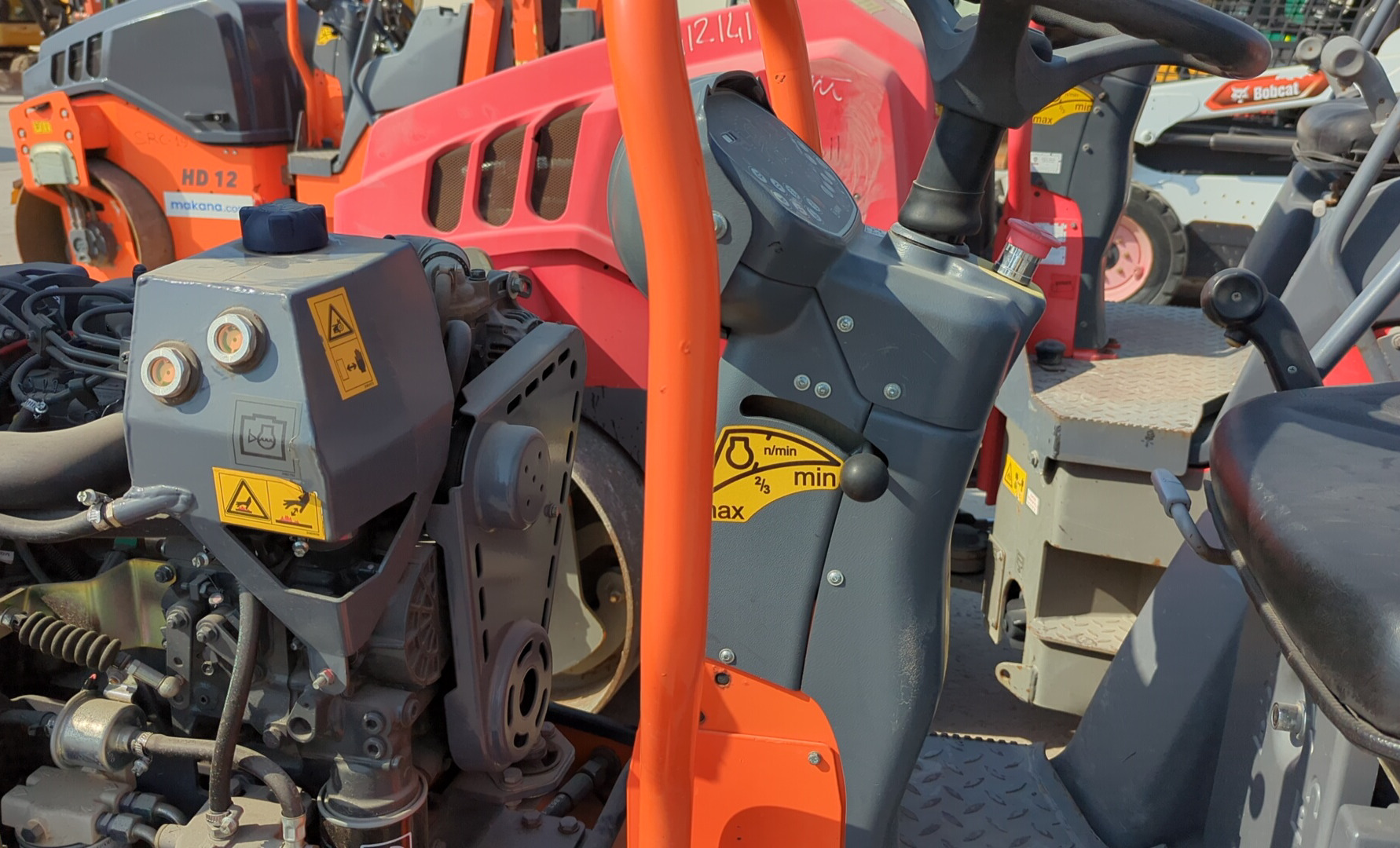 SRC-018-Hamm-HD-8-VV-Tandem-rollers-inspection-Structure-Handrails-1