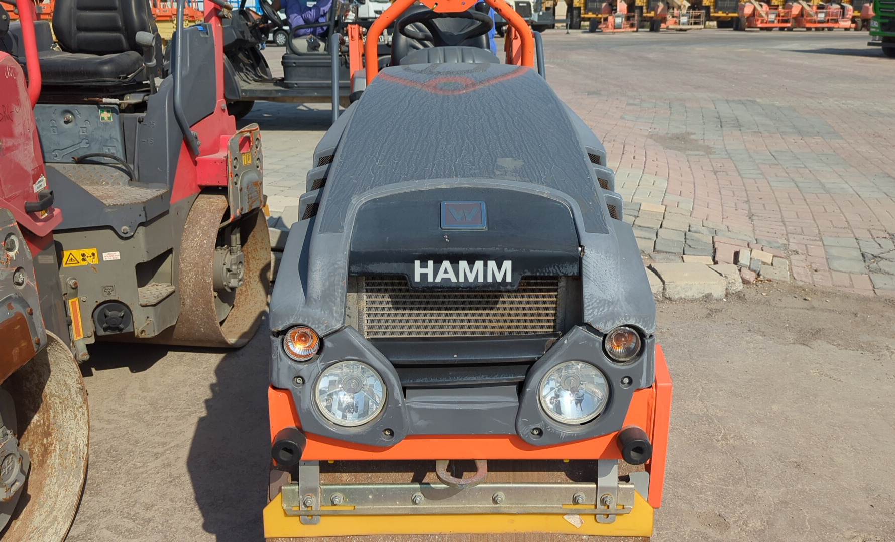 SRC-018-Hamm-HD-8-VV-Tandem-rollers-inspection-Structure-Paint-1