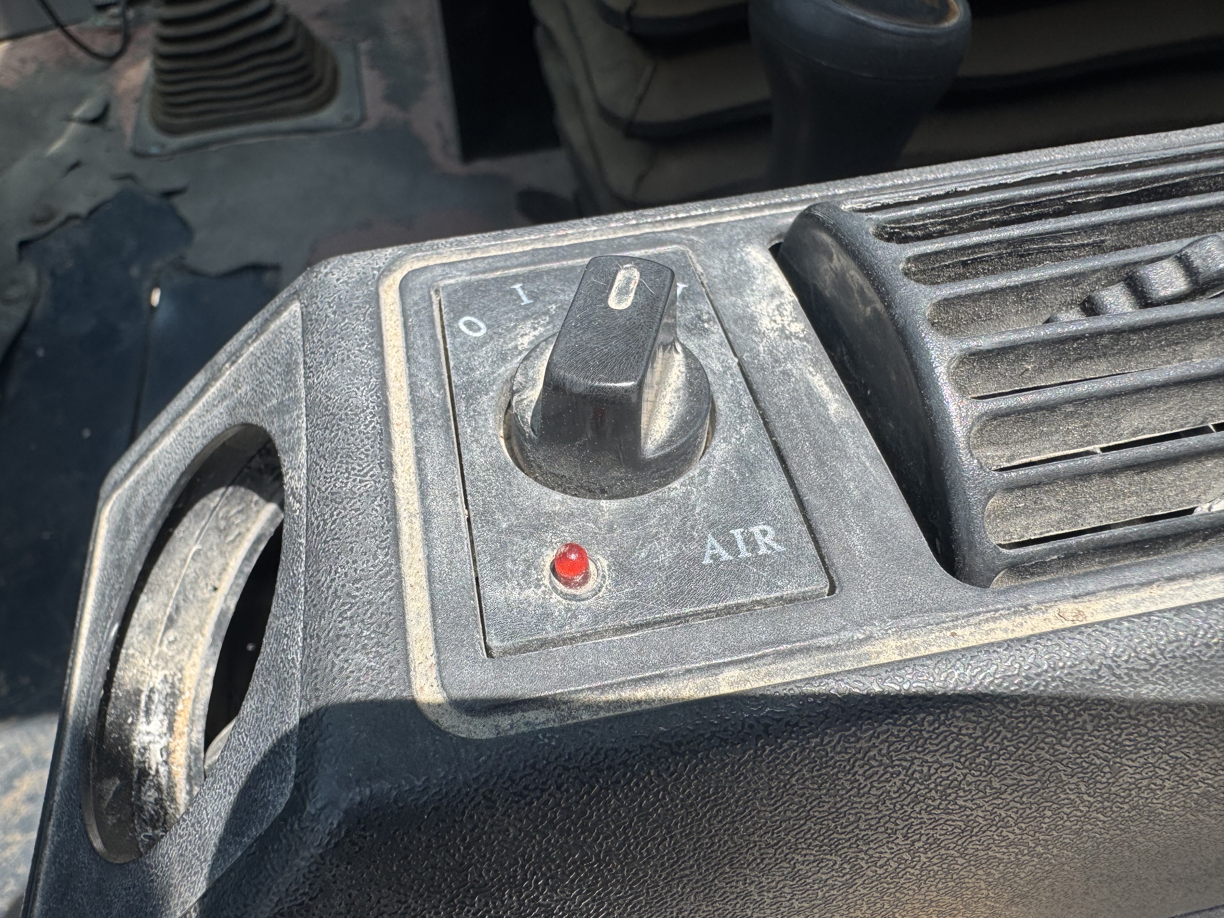 WHL-020-Shanding-ZL26-Wheel-loaders-inspection-Cabin-A/C-control-panel-1