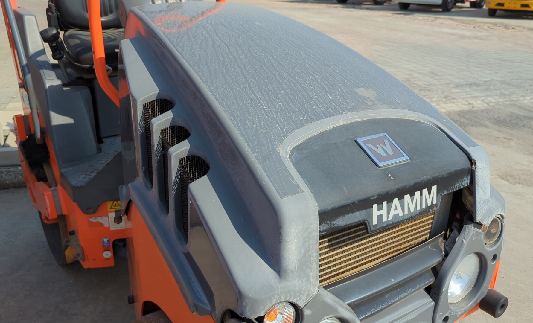 SRC-018-Hamm-HD-8-VV-Tandem-rollers-inspection-Structure-Sheet-metal-(fiberglass)-1