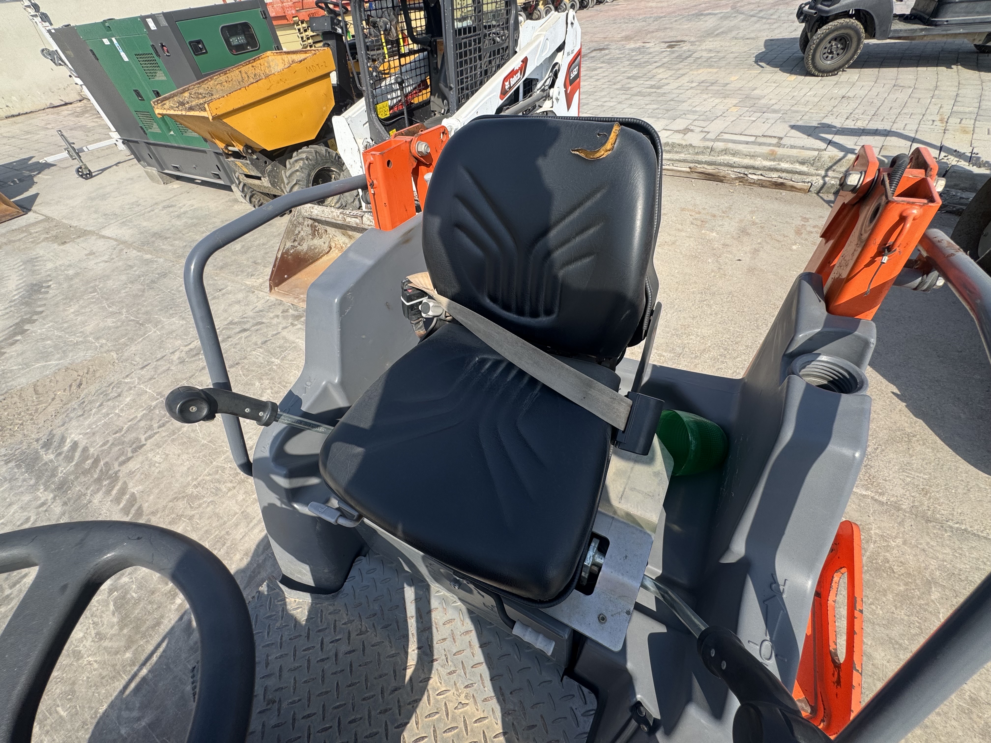 SRC-019-Hamm-HD-12-VV-Tandem-rollers-inspection-Cabin-Seats/armrests-1