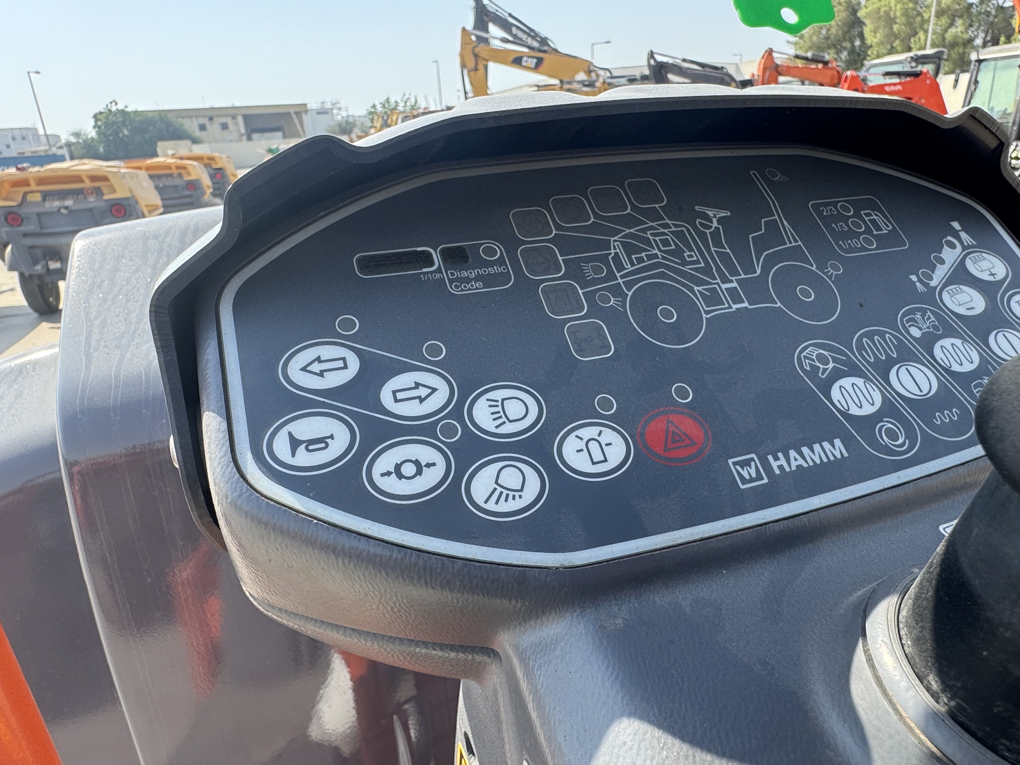 SRC-019-Hamm-HD-12-VV-Tandem-rollers-inspection-Cabin-Electronic-instrument-board-1
