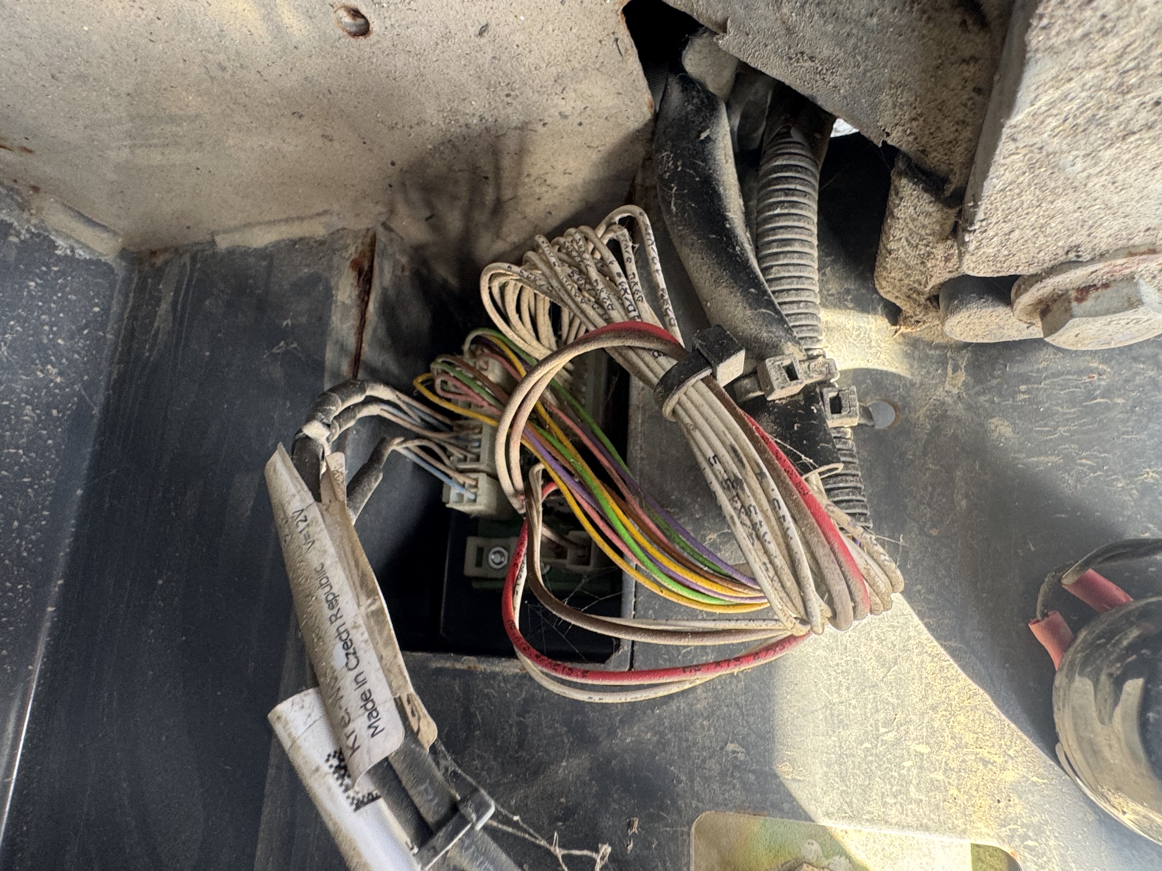 SRC-019-Hamm-HD-12-VV-Tandem-rollers-inspection-Electronics-Main-harness-1