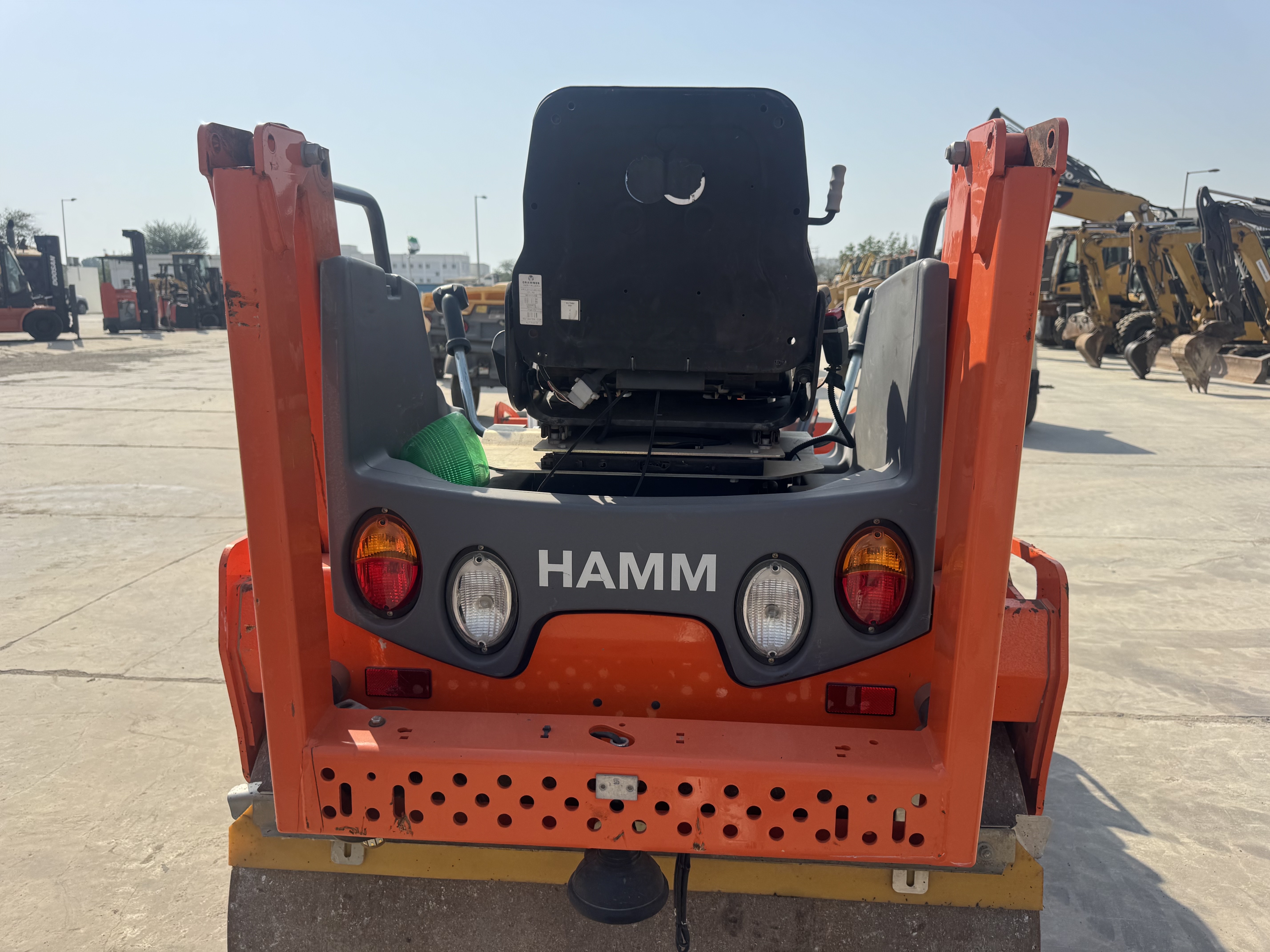 SRC-019-Hamm-HD-12-VV-Tandem-rollers-inspection-Electronics-Lights-and-signals-1