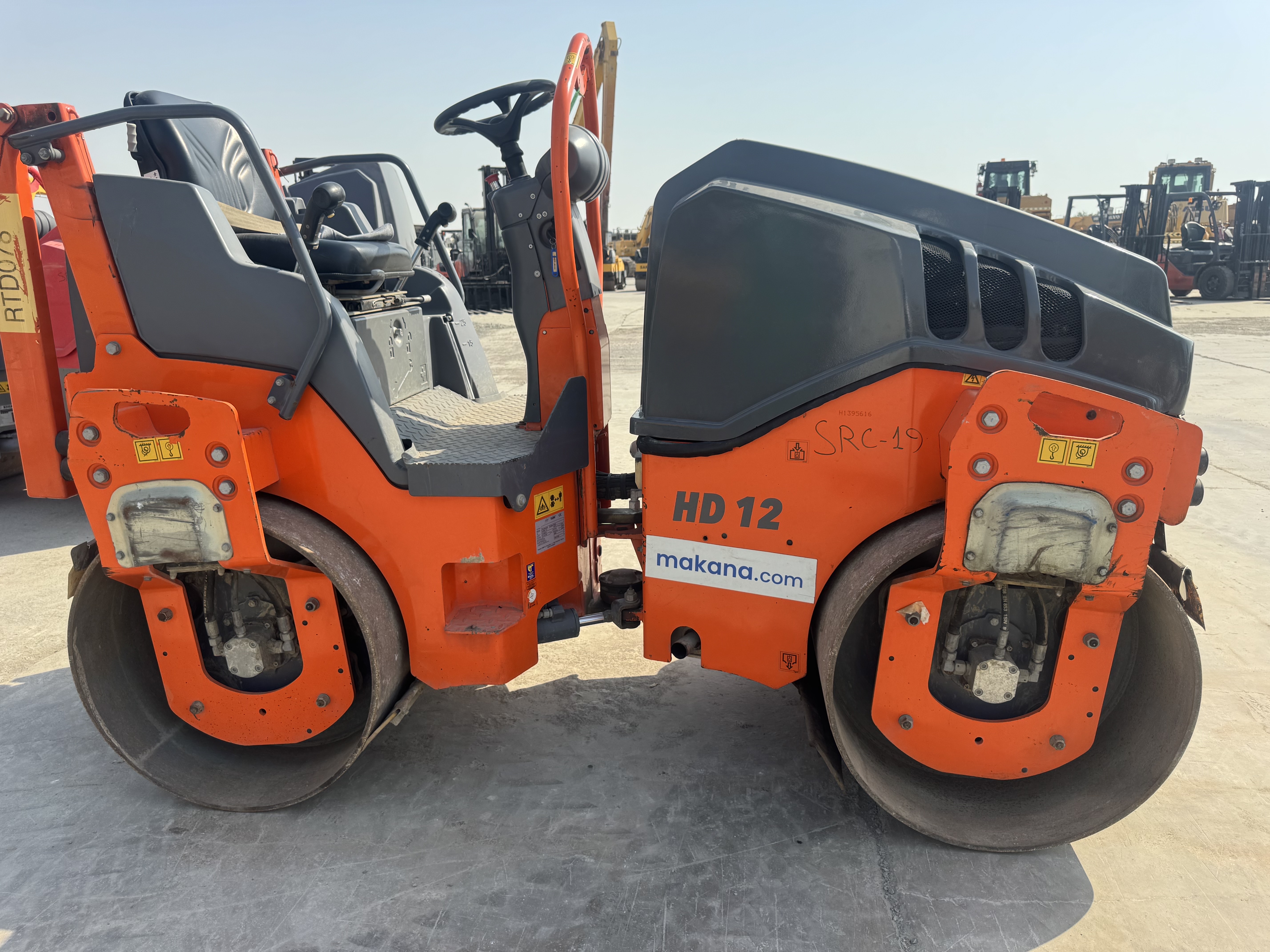 SRC-019-Hamm-HD-12-VV-Tandem-rollers-inspection-Structure-Paint-1