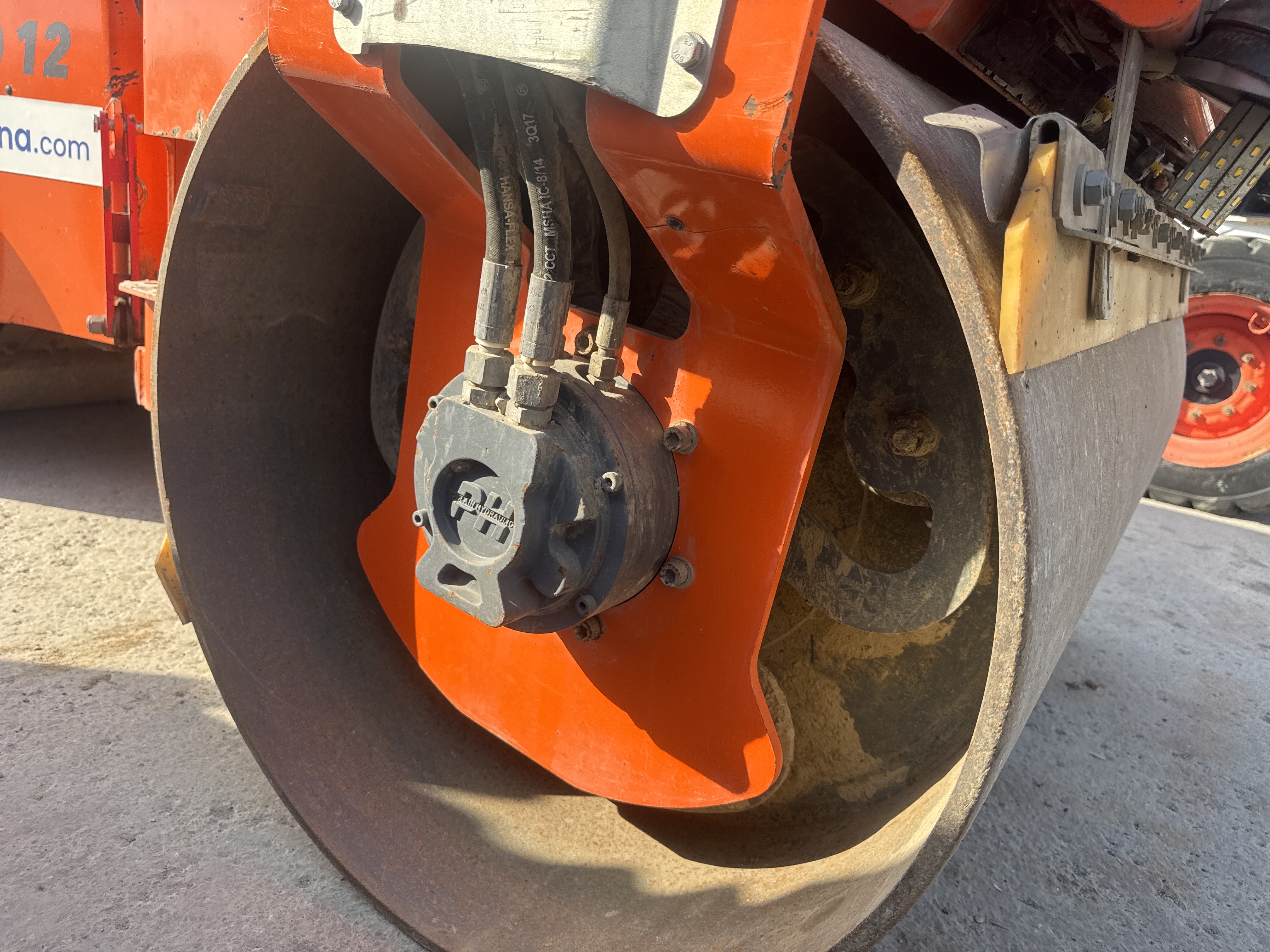 SRC-019-Hamm-HD-12-VV-Tandem-rollers-inspection-Chassis-Rear-drum-forks-1