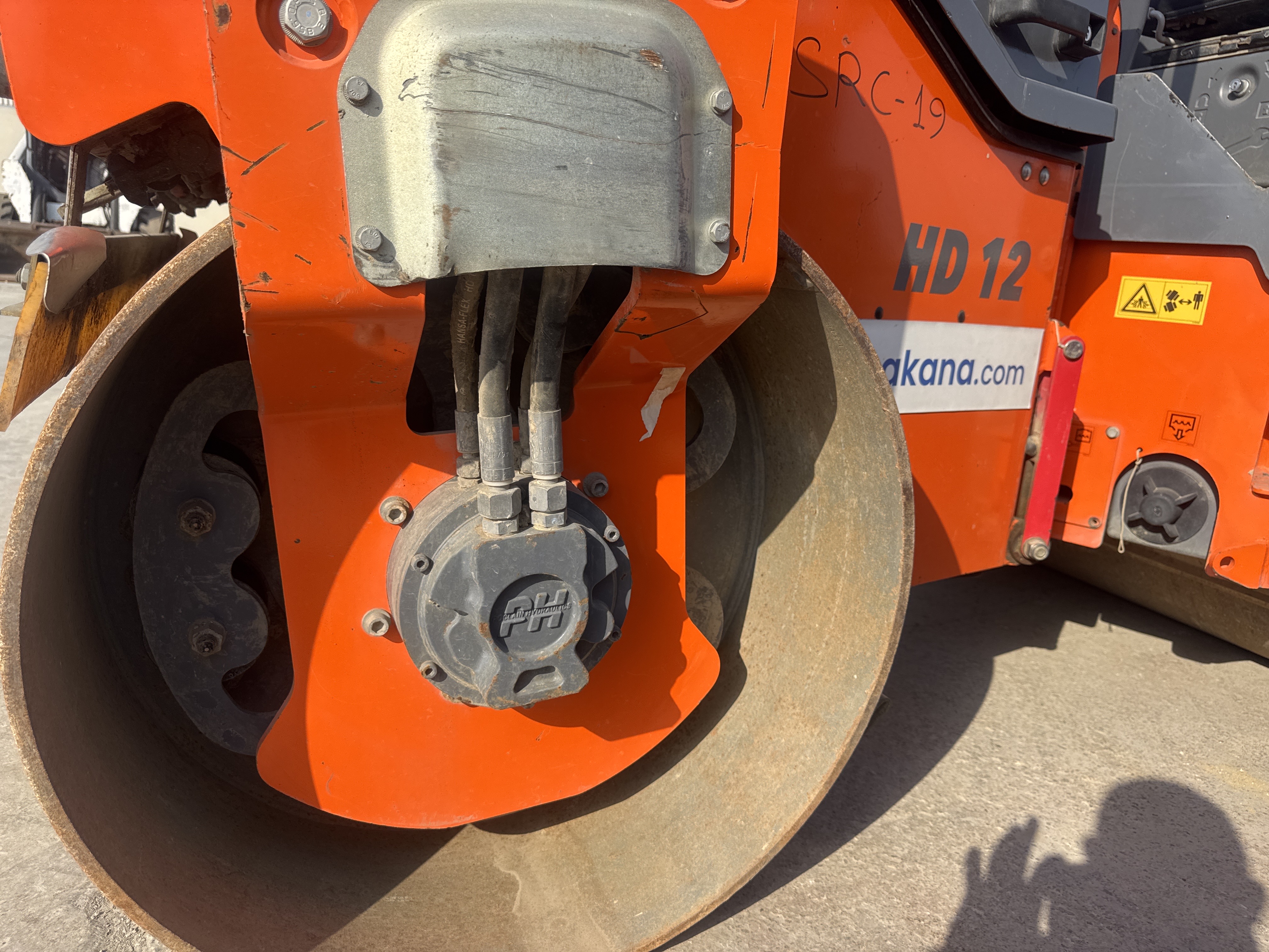 SRC-019-Hamm-HD-12-VV-Tandem-rollers-inspection-Chassis-Front-drum-forks-1