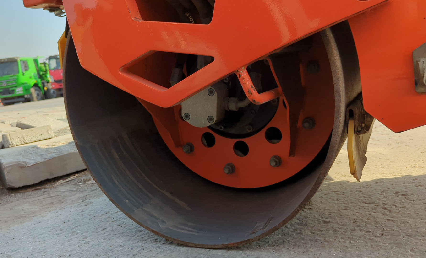 SRC-018-Hamm-HD-8-VV-Tandem-rollers-inspection-Structure-Rear-drum-forks-2