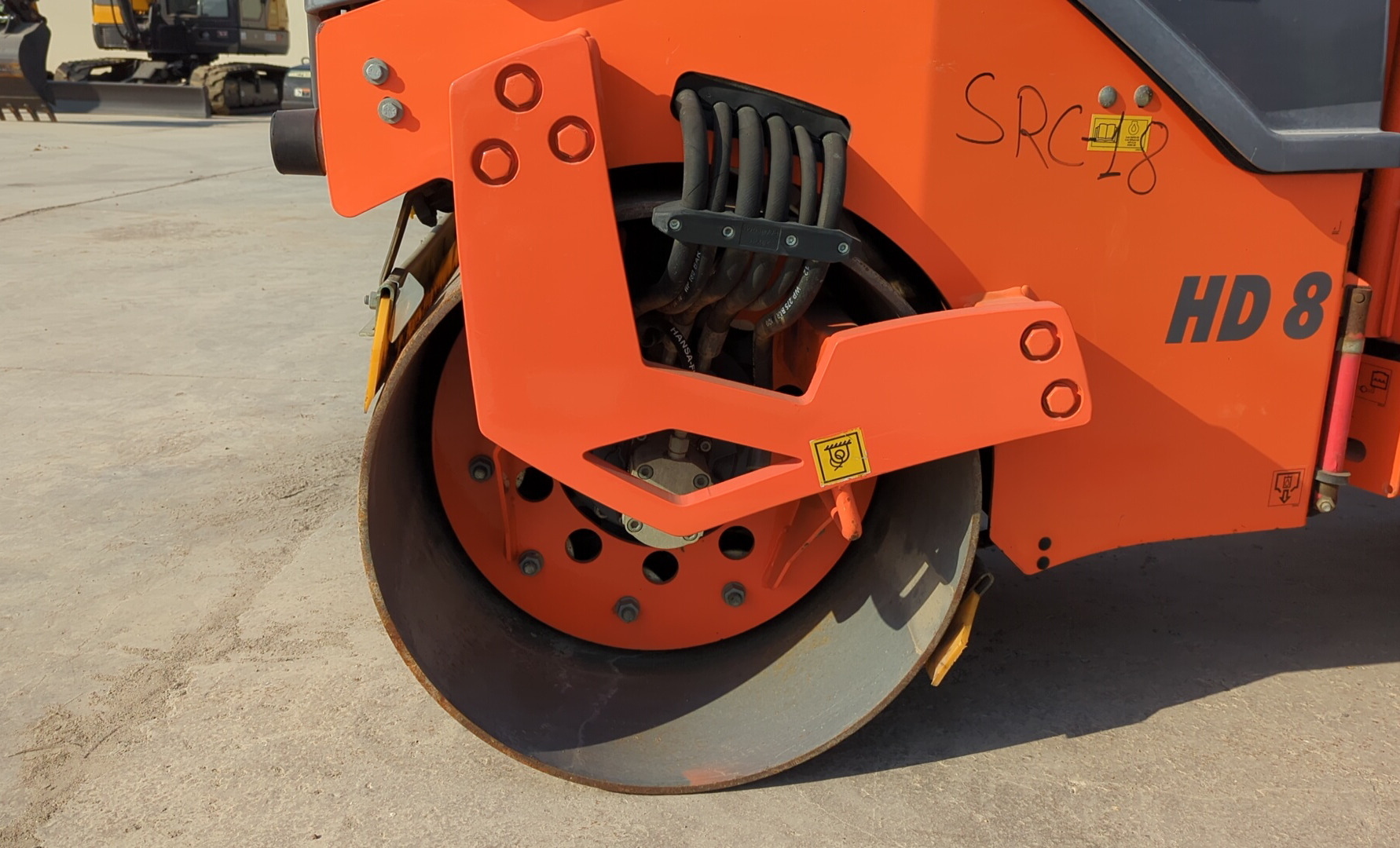 SRC-018-Hamm-HD-8-VV-Tandem-rollers-inspection-Structure-Front-drum-forks-1