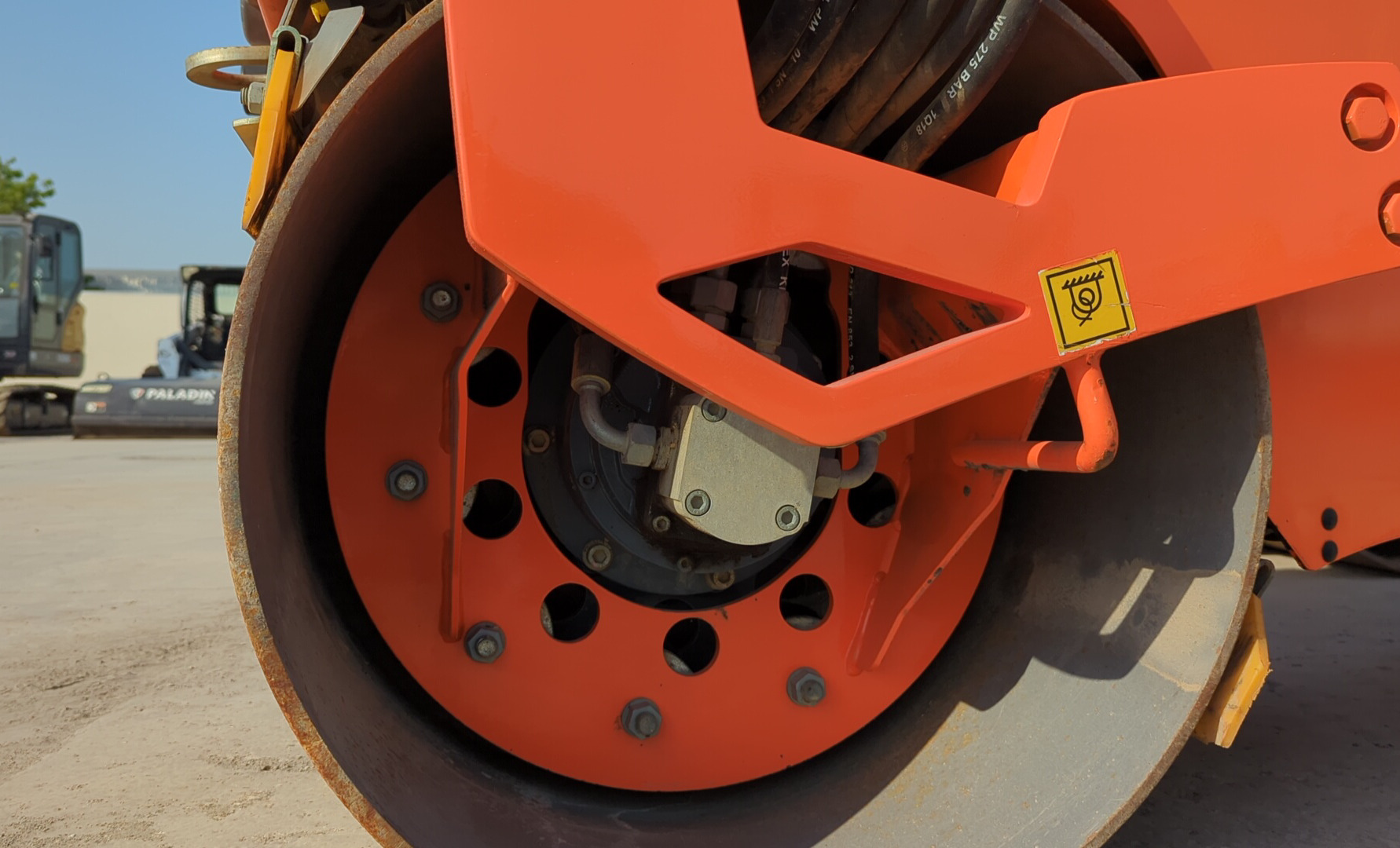 SRC-018-Hamm-HD-8-VV-Tandem-rollers-inspection-Structure-Front-drum-forks-1