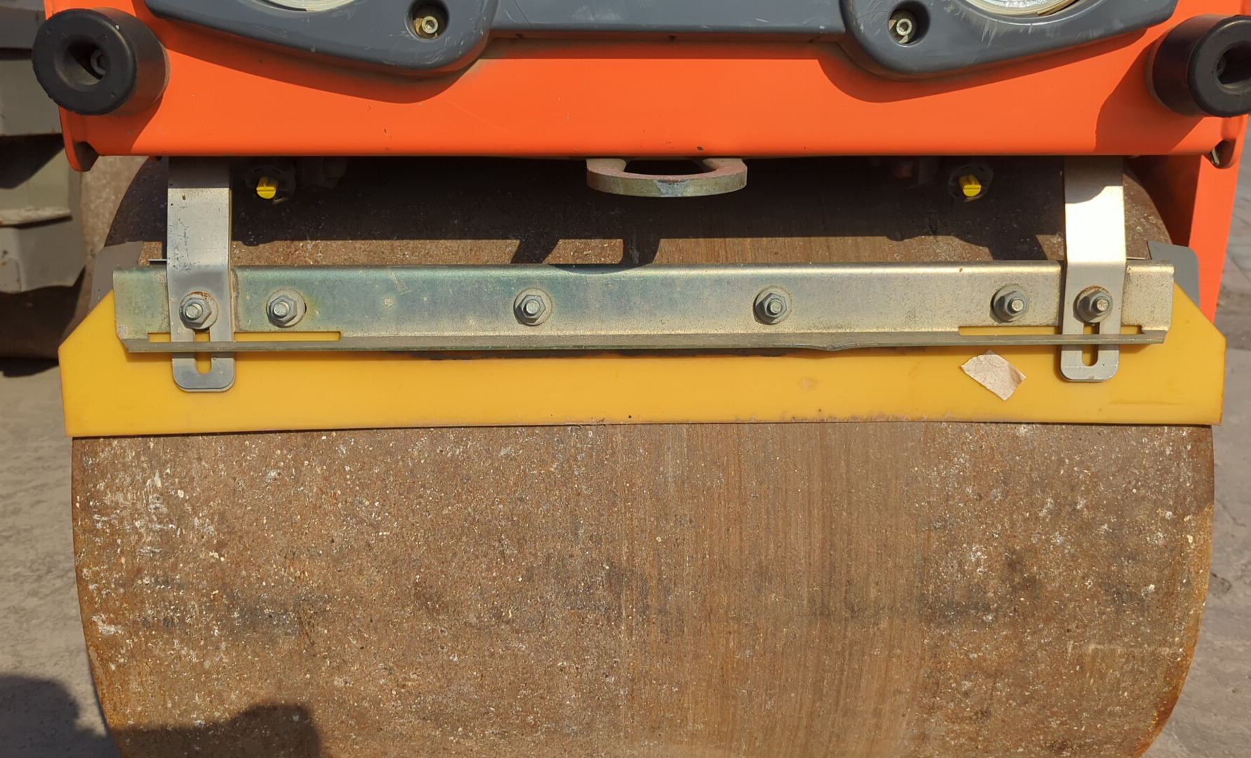 SRC-018-Hamm-HD-8-VV-Tandem-rollers-inspection-Structure-Front-scrapers-1