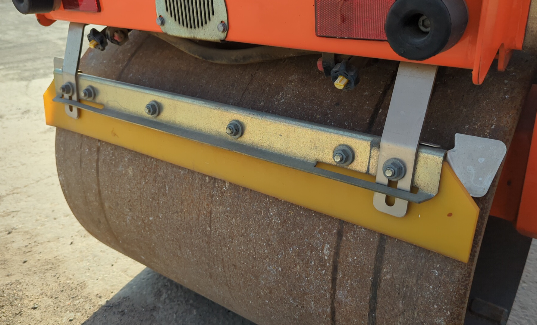 SRC-018-Hamm-HD-8-VV-Tandem-rollers-inspection-Structure-Rear-scrapers-1