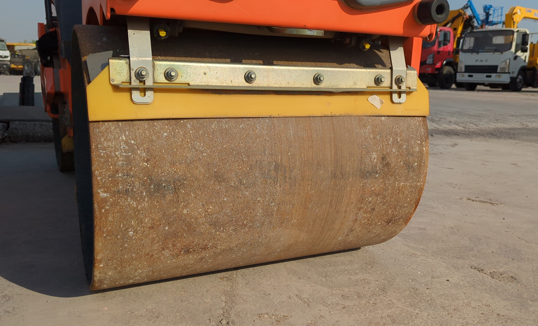 SRC-018-Hamm-HD-8-VV-Tandem-rollers-inspection-Chassis-Front-drum-1