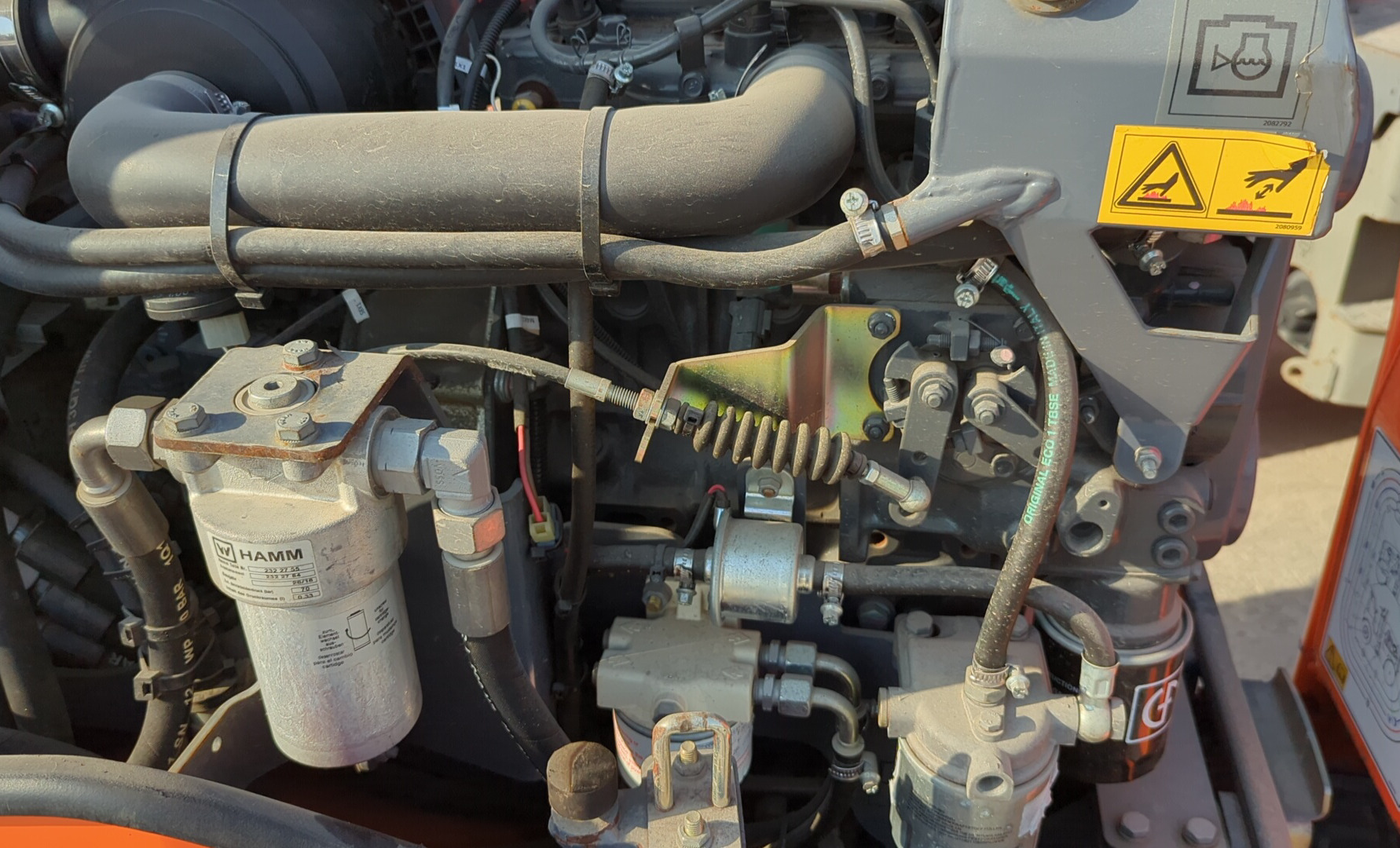 SRC-018-Hamm-HD-8-VV-Tandem-rollers-inspection-Engine-Hoses-1