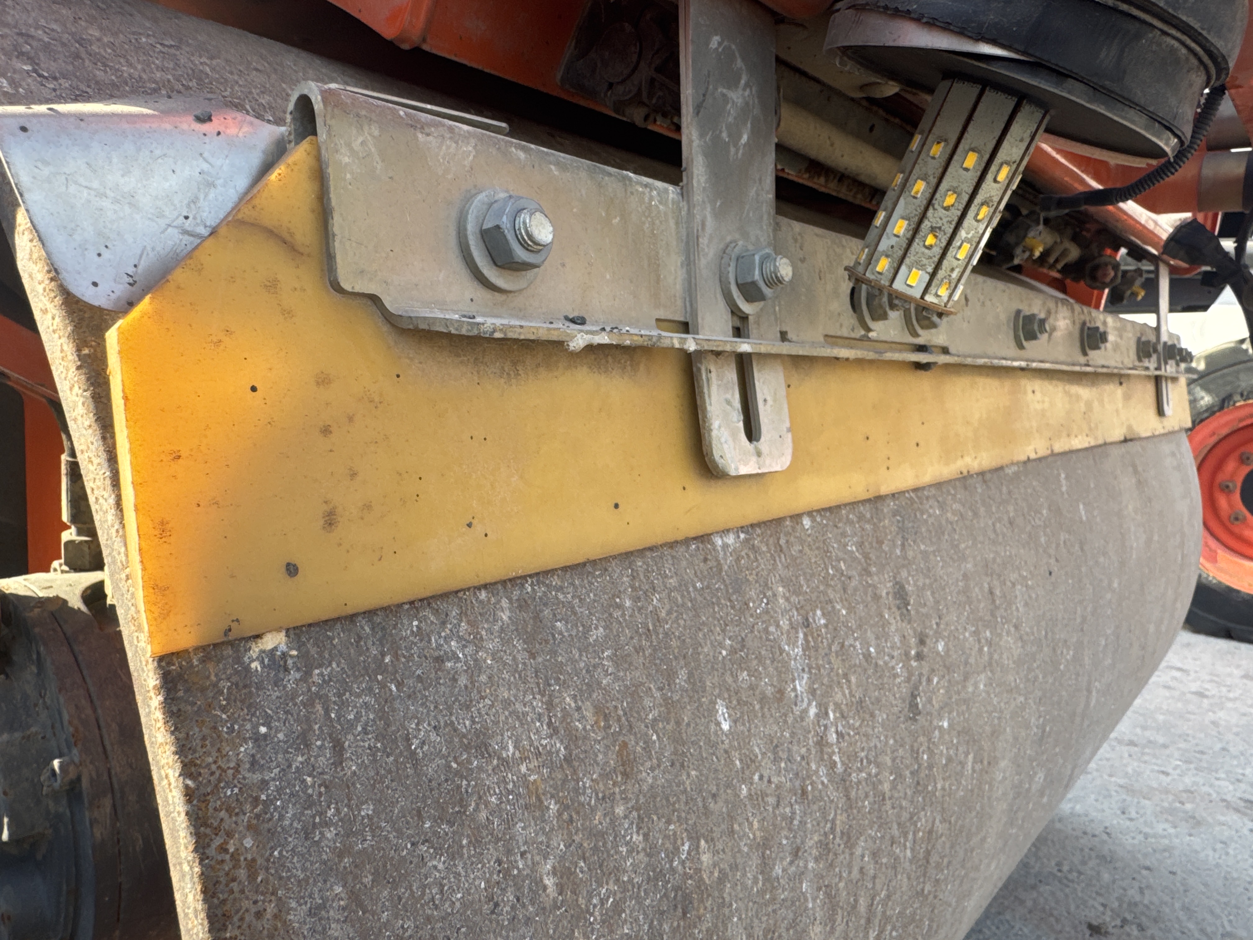 SRC-019-Hamm-HD-12-VV-Tandem-rollers-inspection-Structure-Rear-scrapers-1