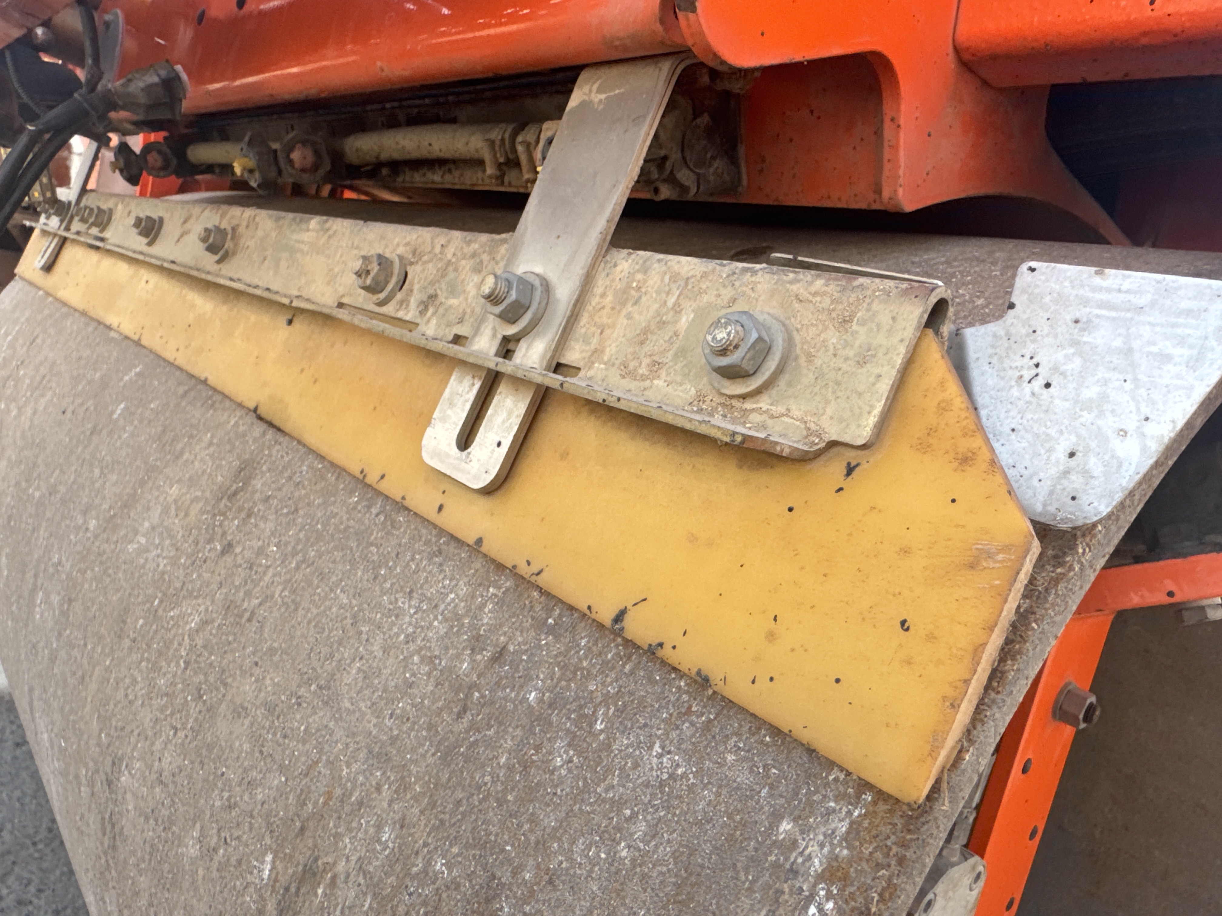 SRC-019-Hamm-HD-12-VV-Tandem-rollers-inspection-Structure-Rear-scrapers-1