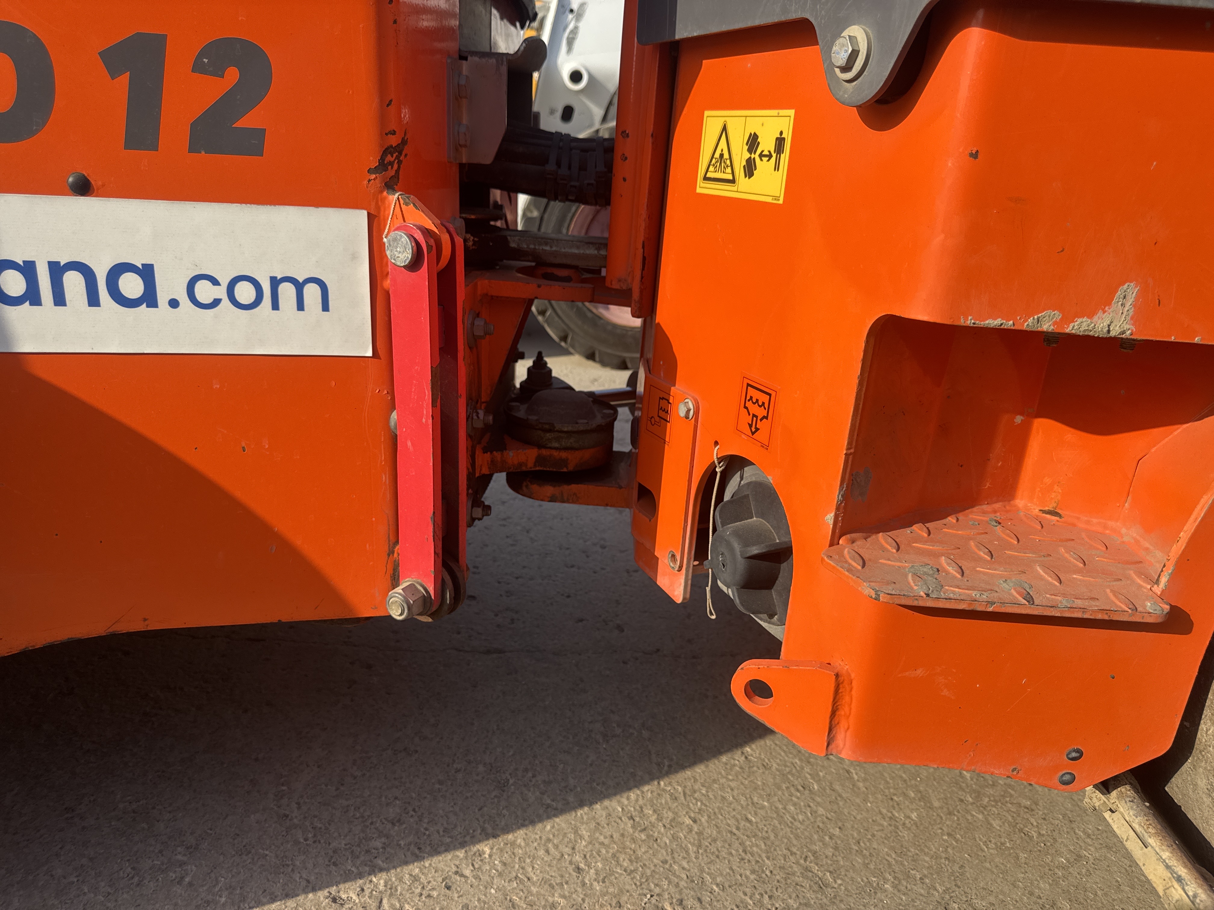SRC-019-Hamm-HD-12-VV-Tandem-rollers-inspection-Structure-Articulated-joint-1