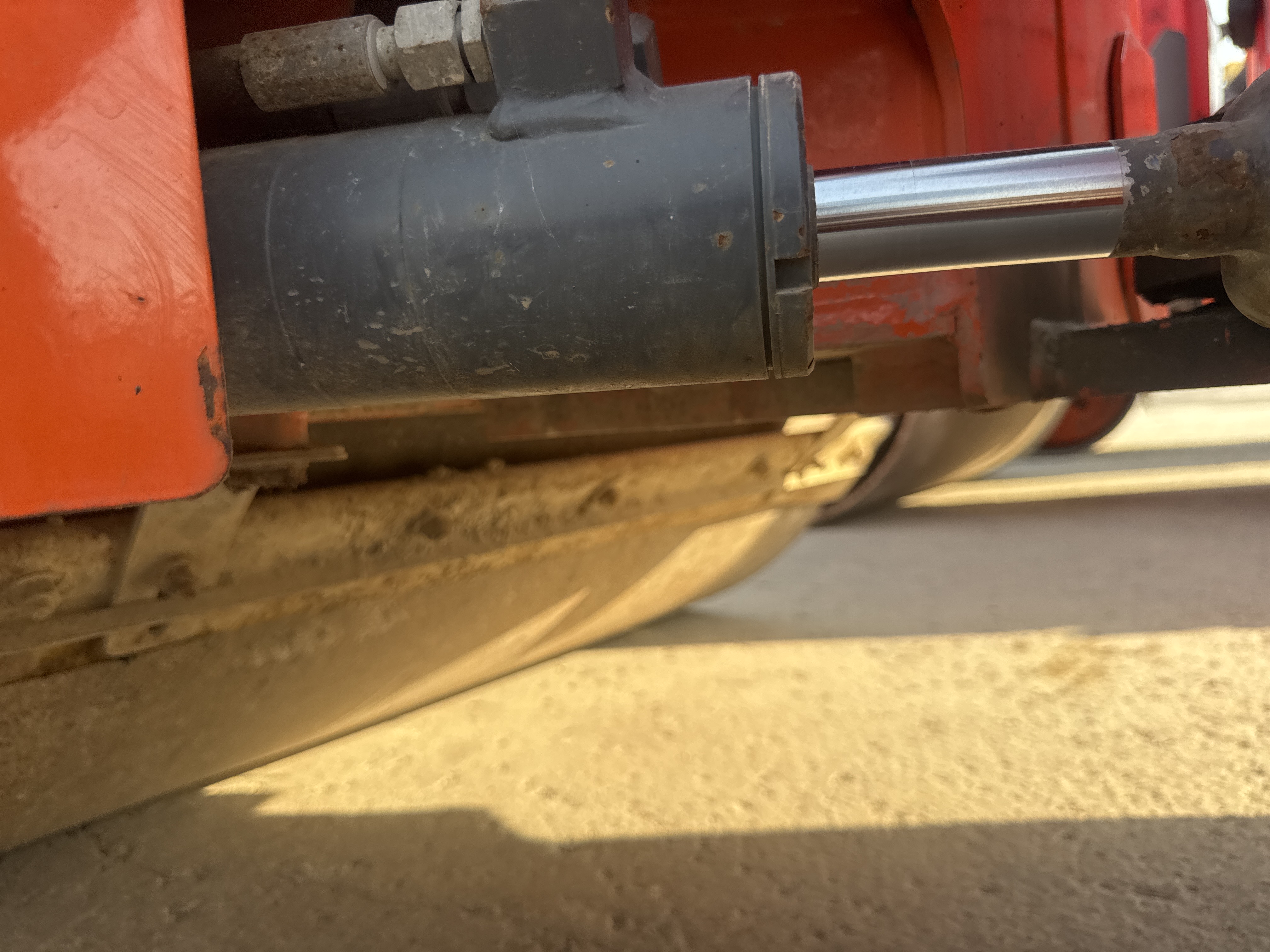 SRC-019-Hamm-HD-12-VV-Tandem-rollers-inspection-Hydraulics-Steering-cylinders-1