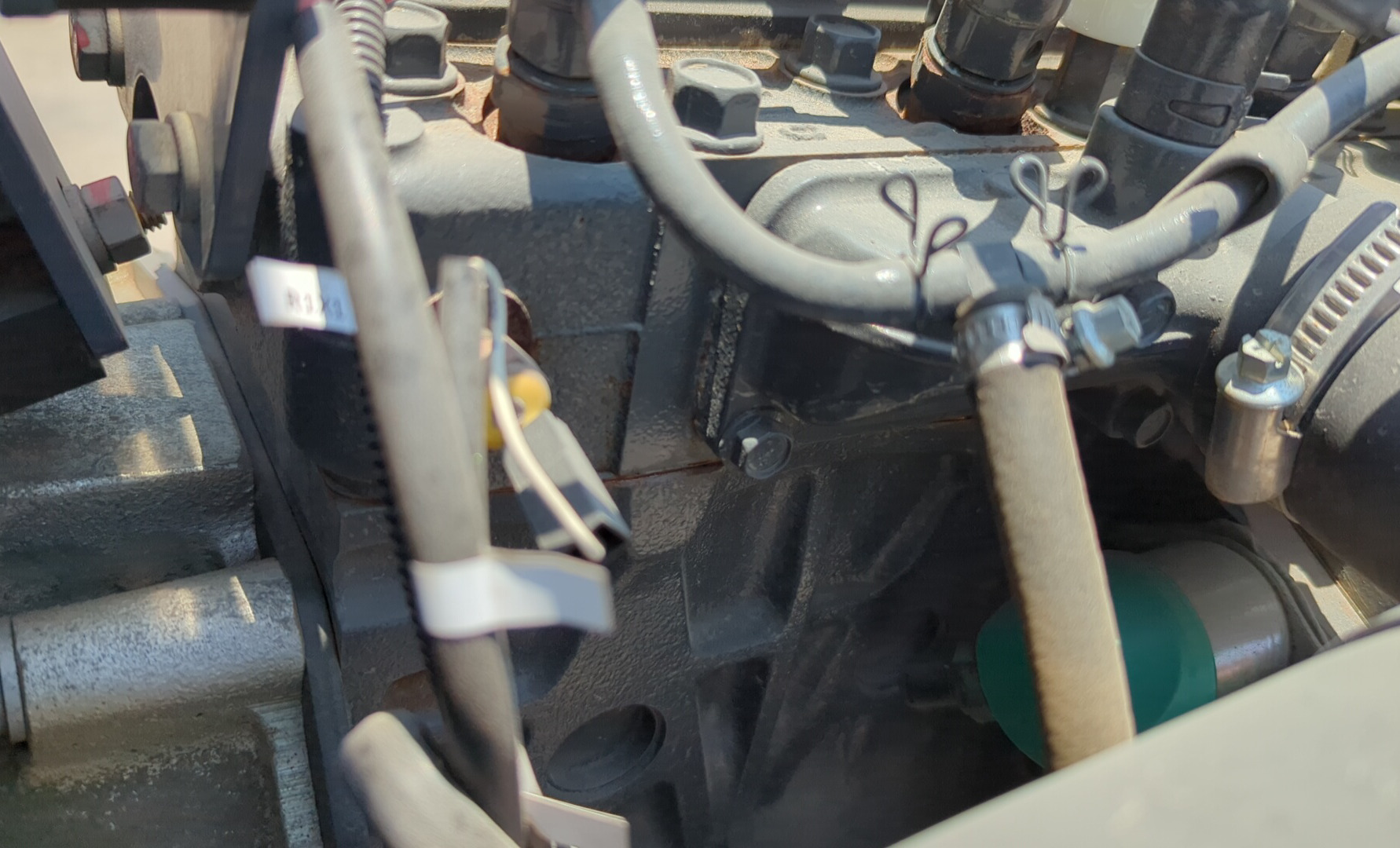 SRC-018-Hamm-HD-8-VV-Tandem-rollers-inspection-Engine-Engine-oil-leaks-1