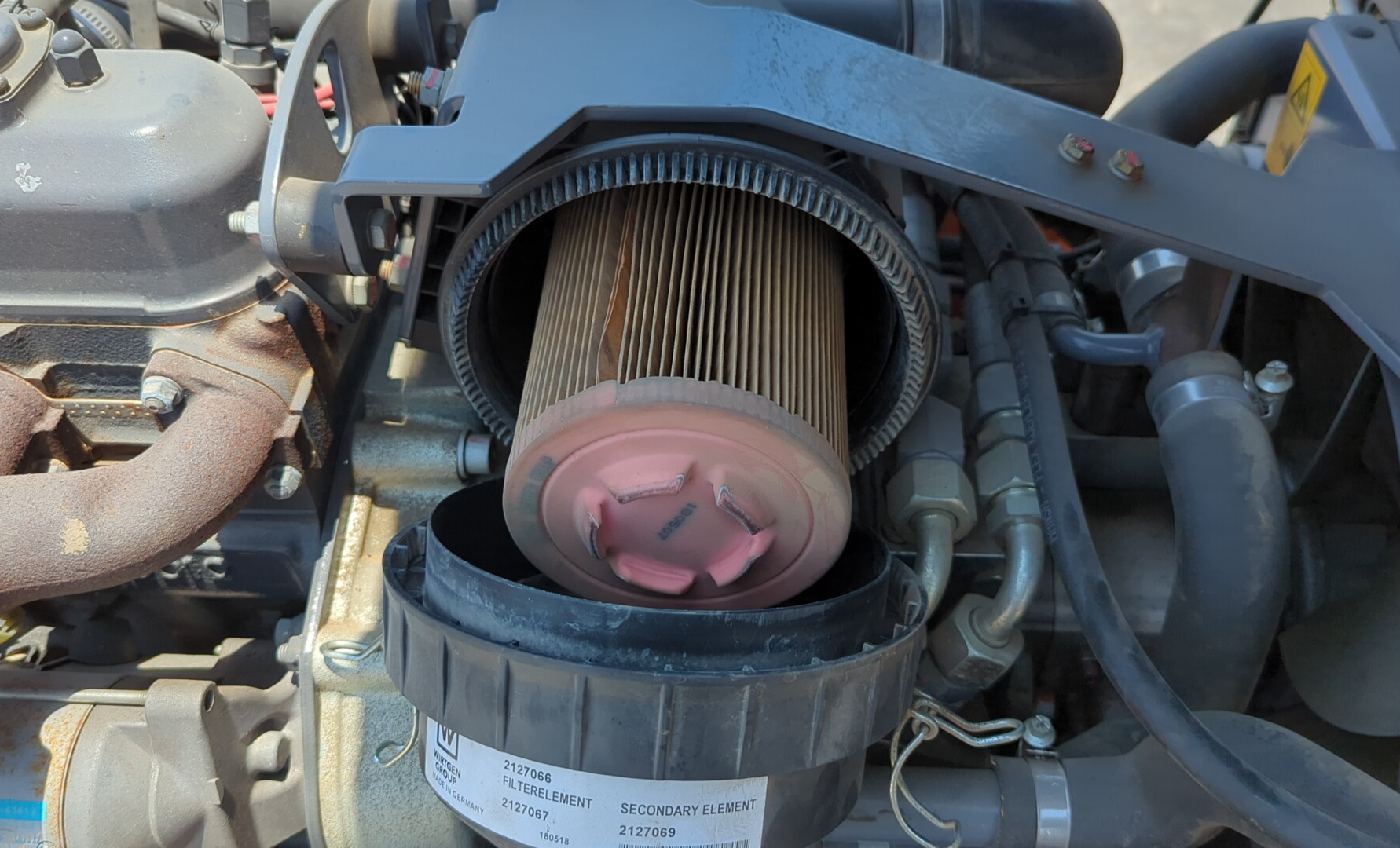 SRC-018-Hamm-HD-8-VV-Tandem-rollers-inspection-Engine-Air-intake-system-1